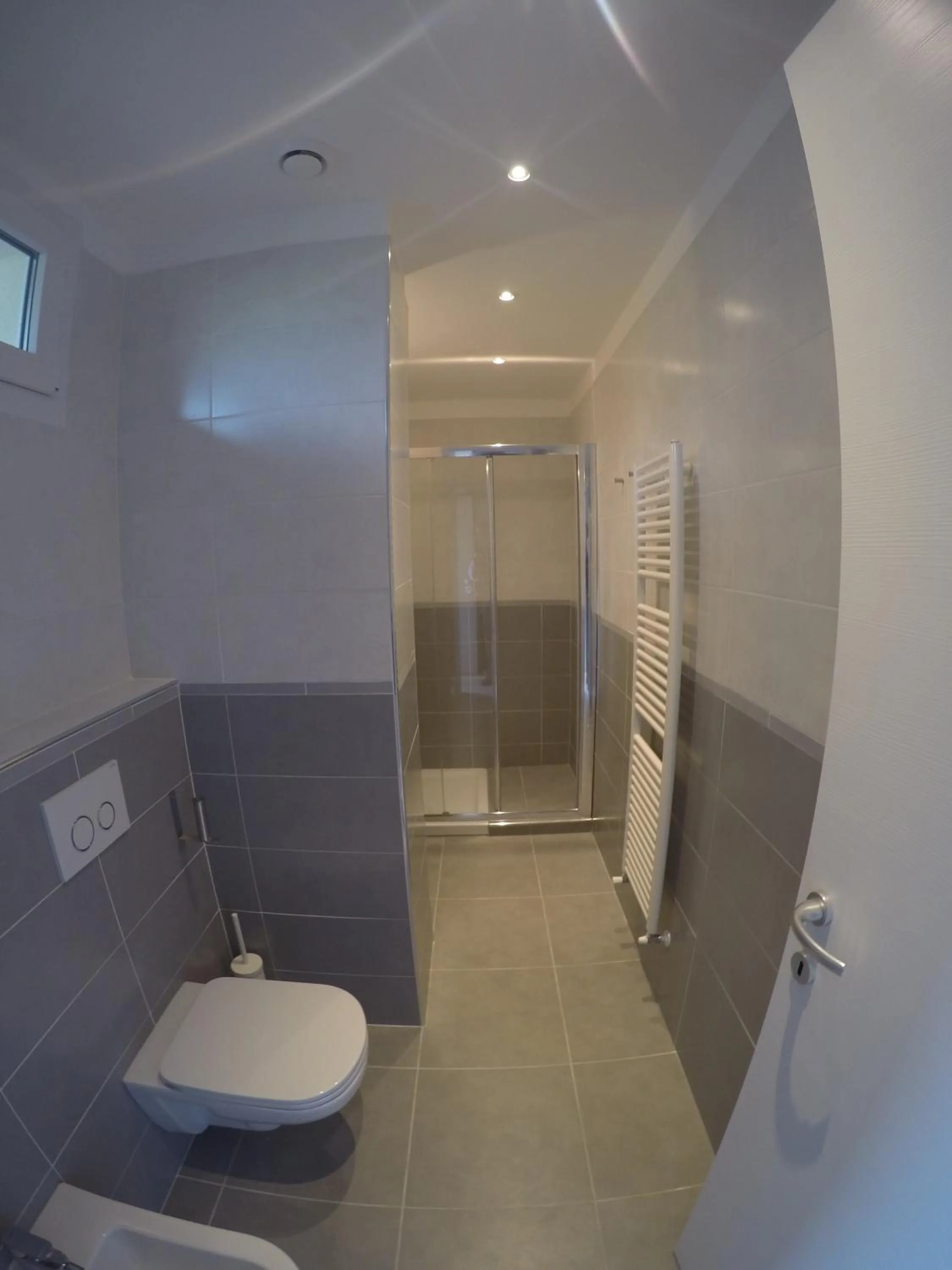 Shower in Hotel Vischi