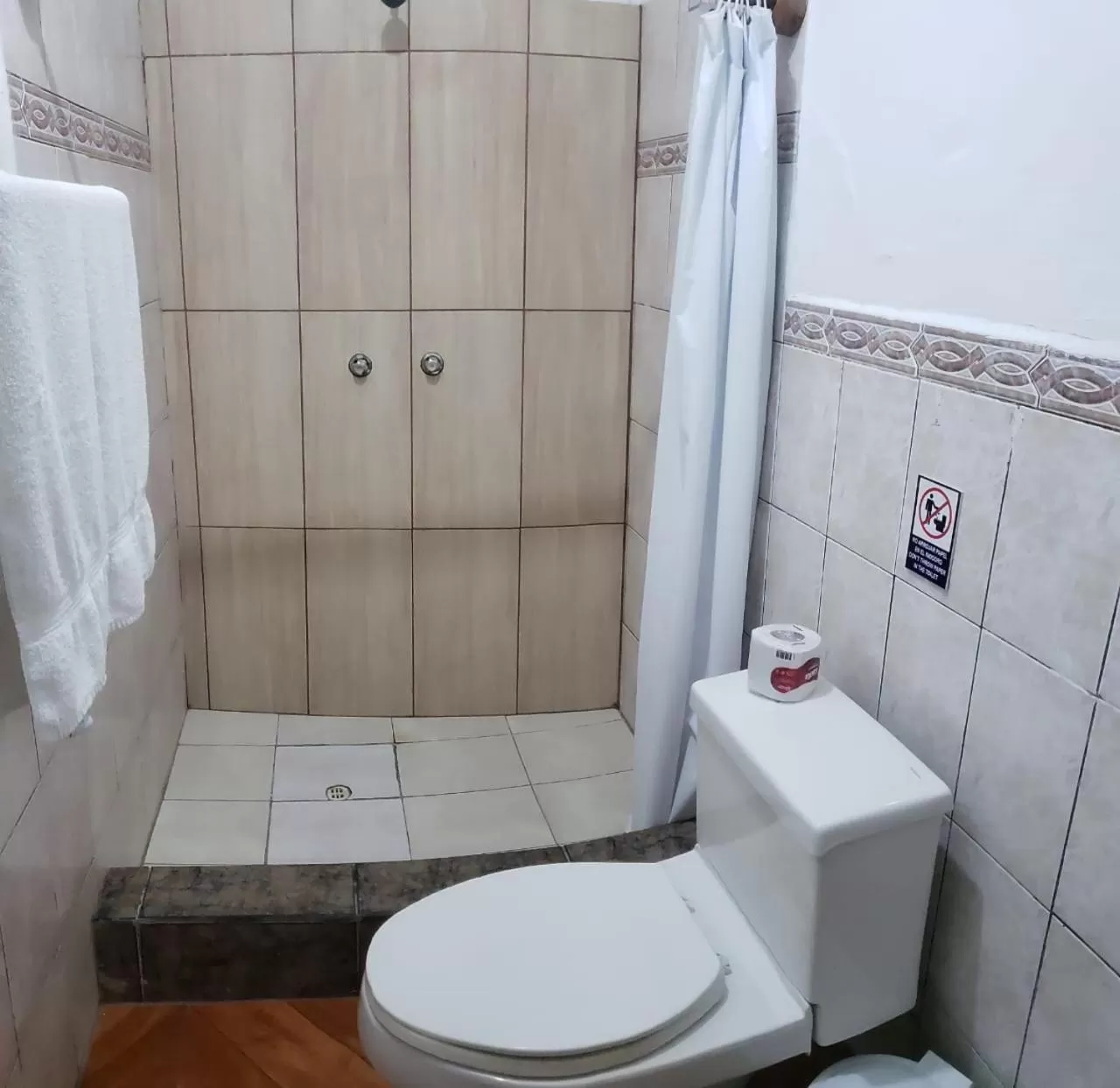 Bathroom in Hotel Crossman