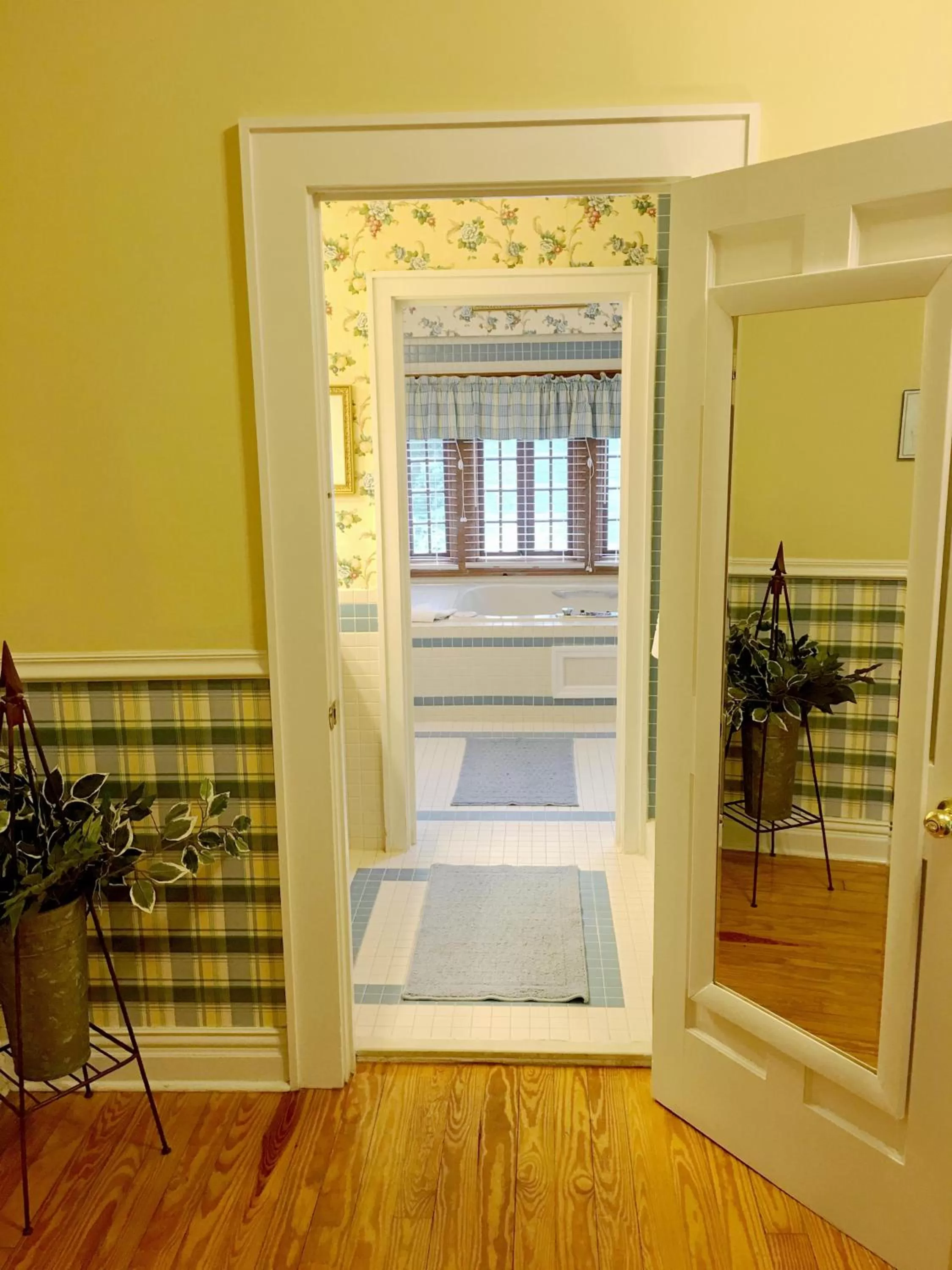 Bathroom in Highland Lake Inn & Resort - Flat Rock