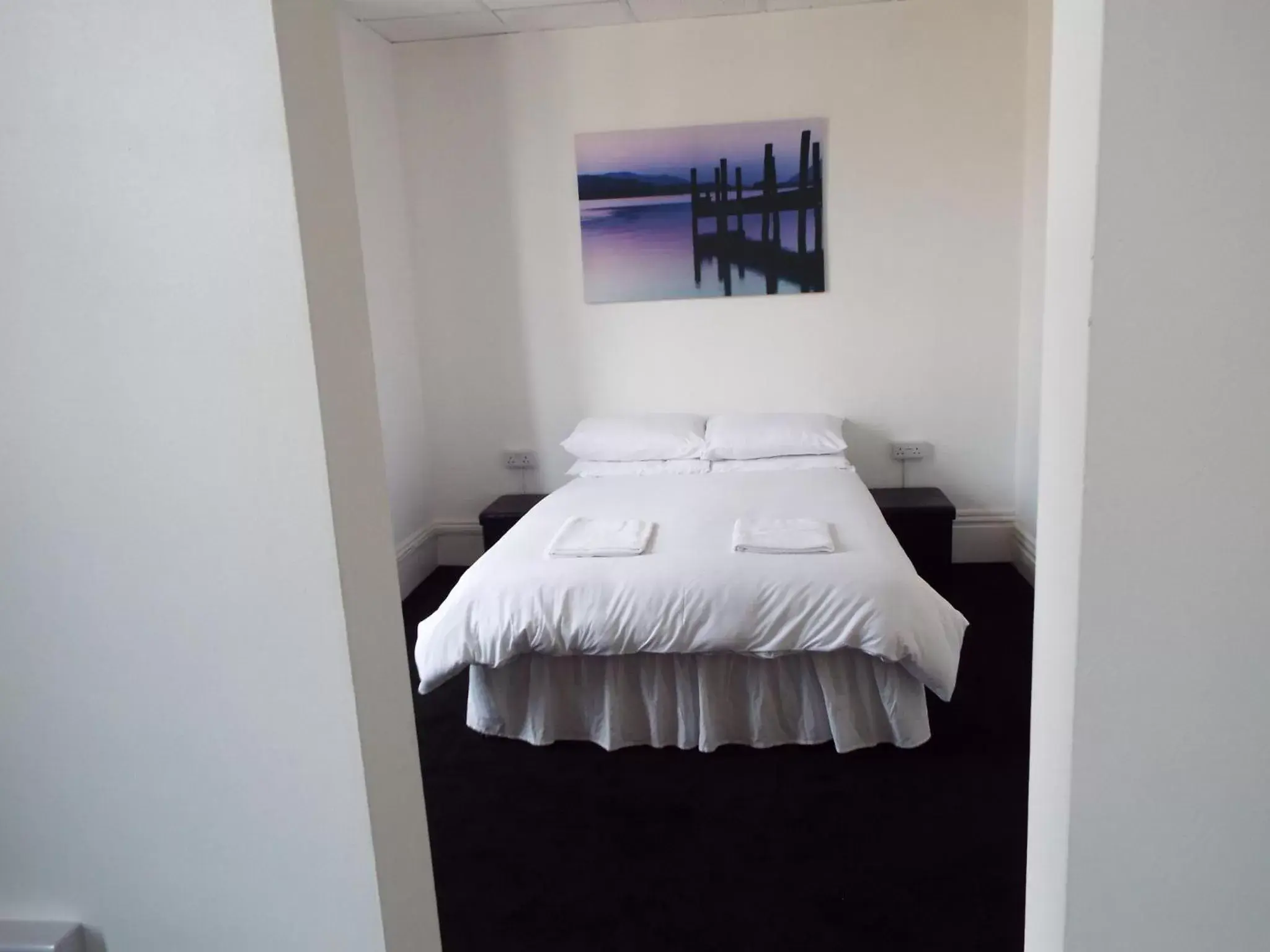 Family Room with Shower in Alfies Hotel Family Room with Shower in Alfies Hotel