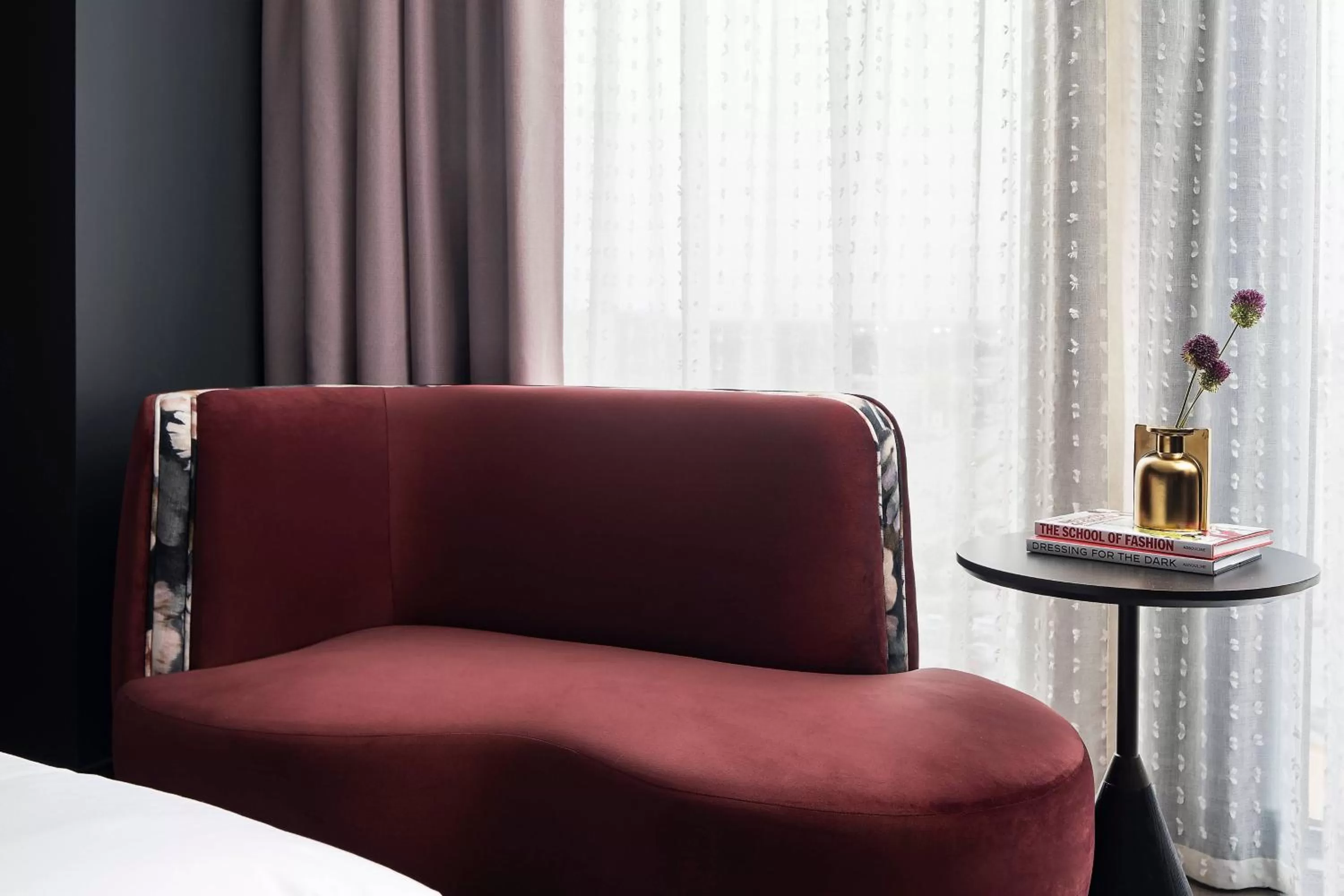 Photo of the whole room, Bed in Renaissance Milwaukee West Hotel