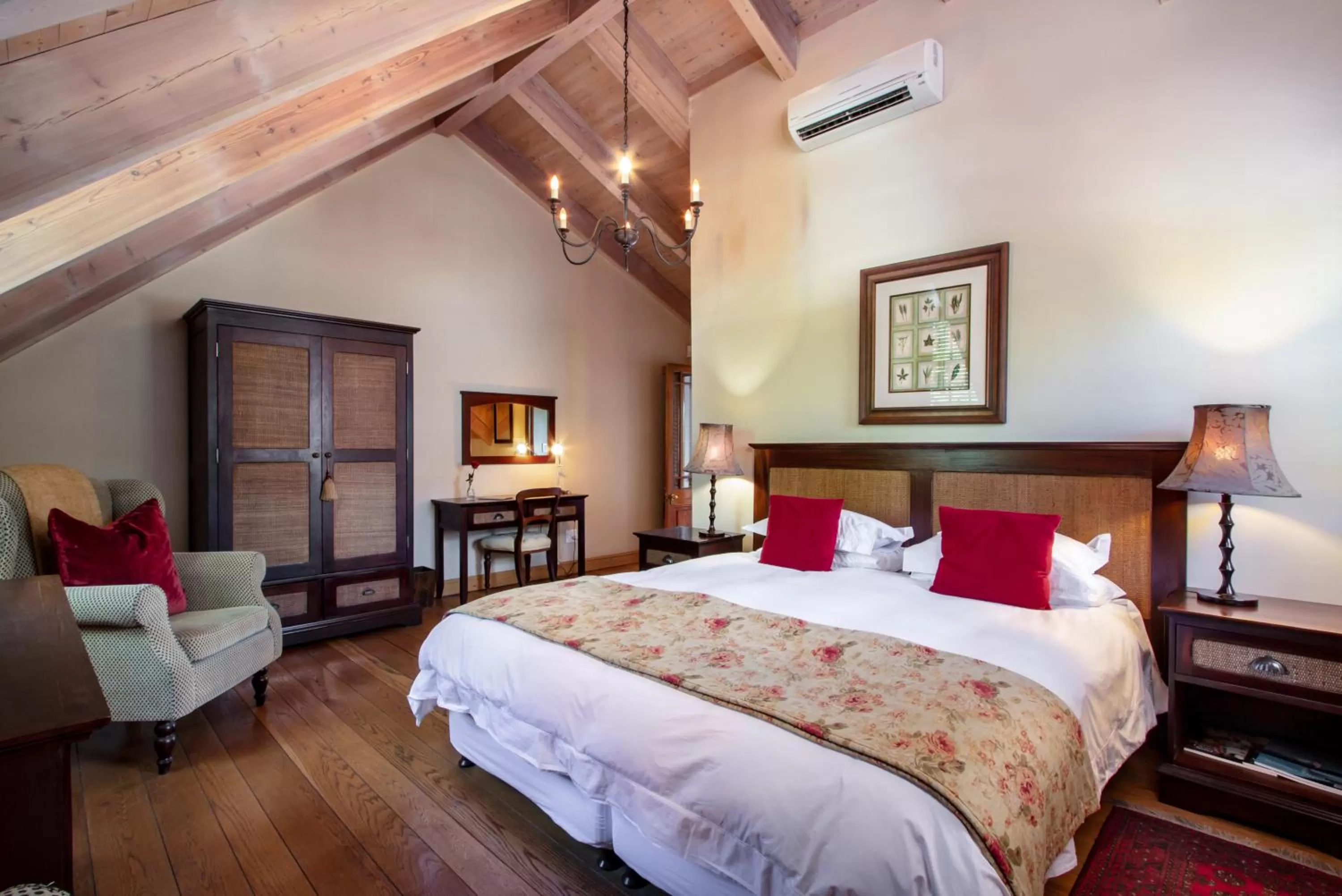 Bedroom, Bed in De Hoek Manor