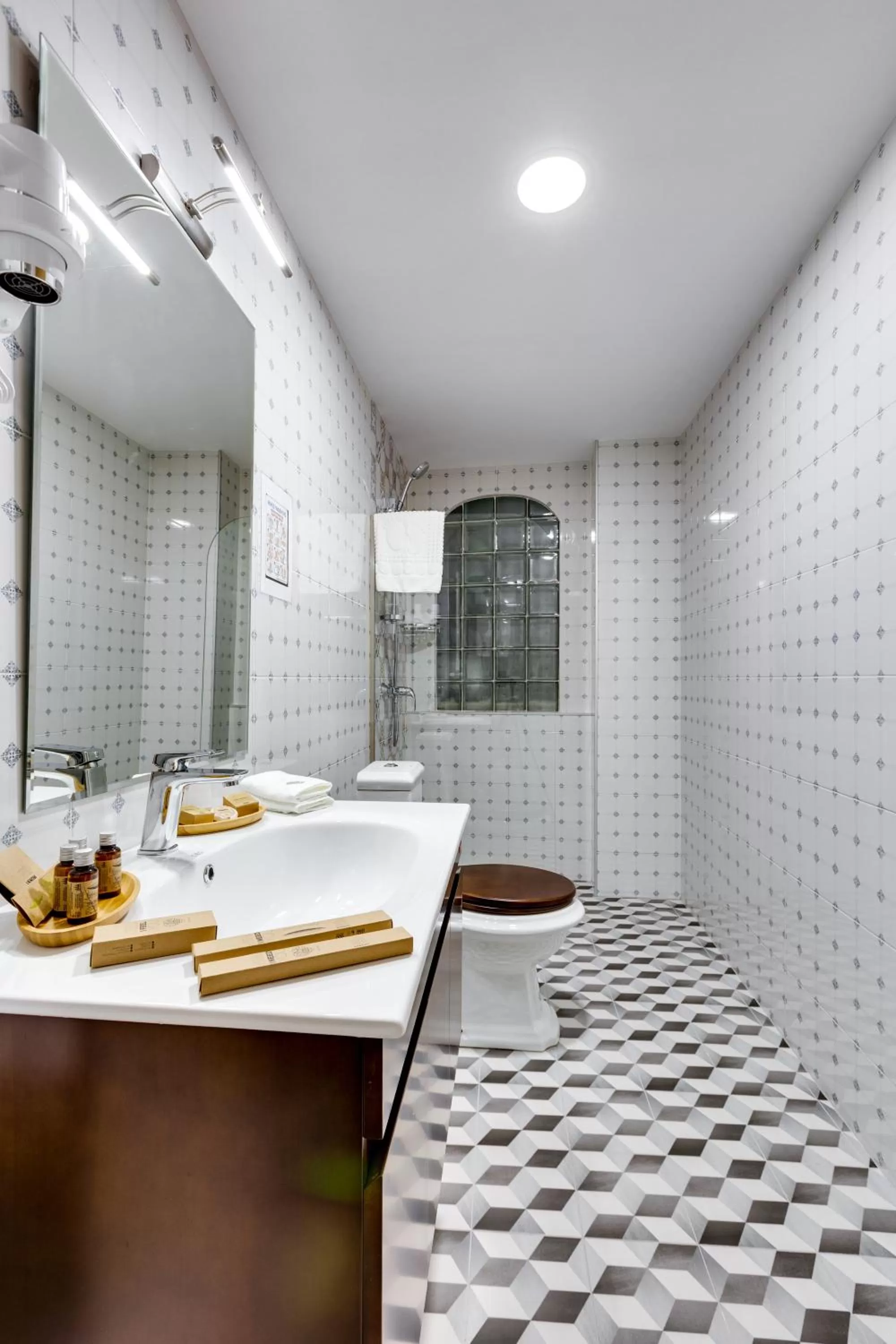 Shower in Mukhrantubani Boutique Hotel