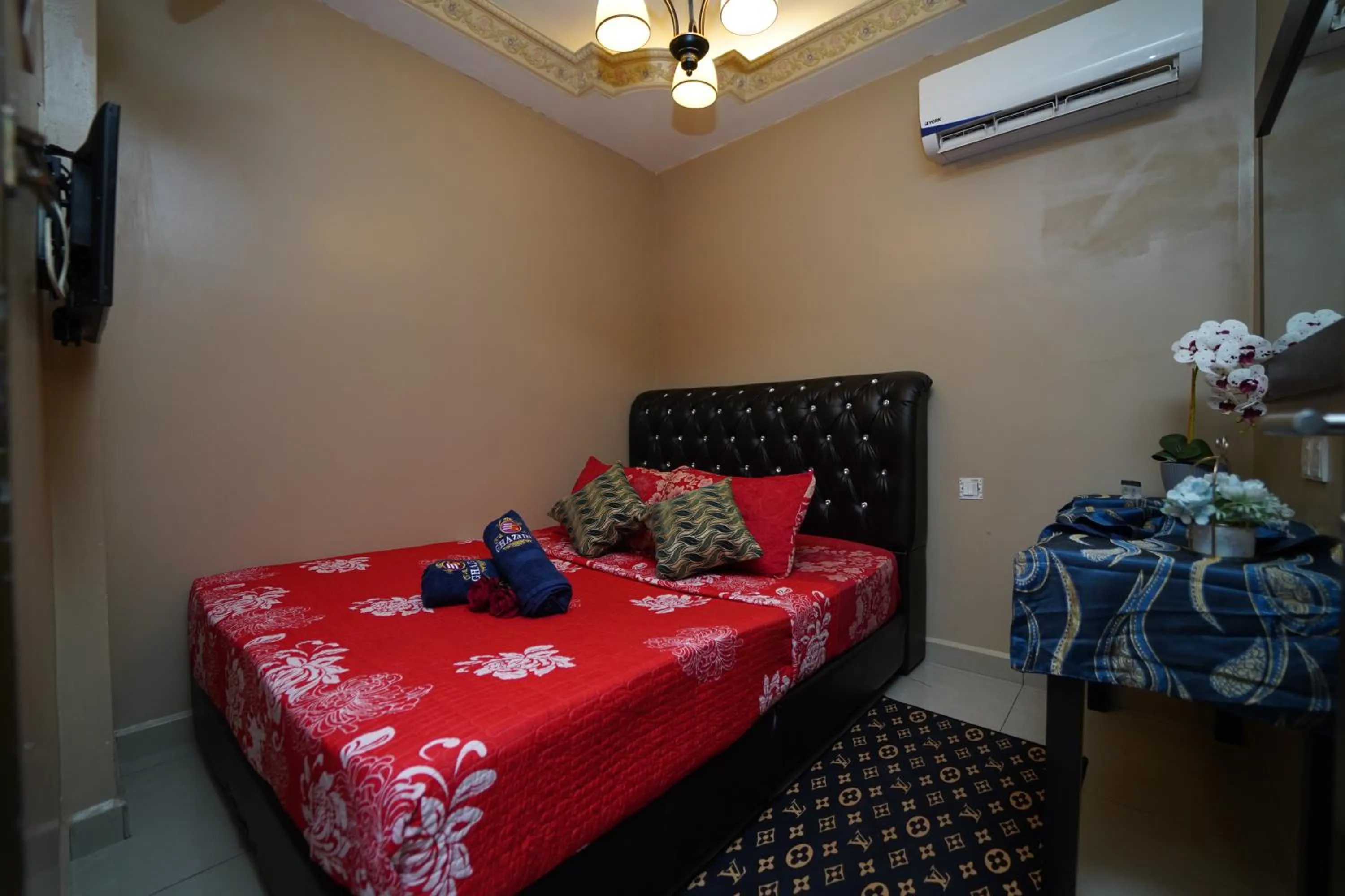 Bed in Ghazrin's Classic Hotel JB