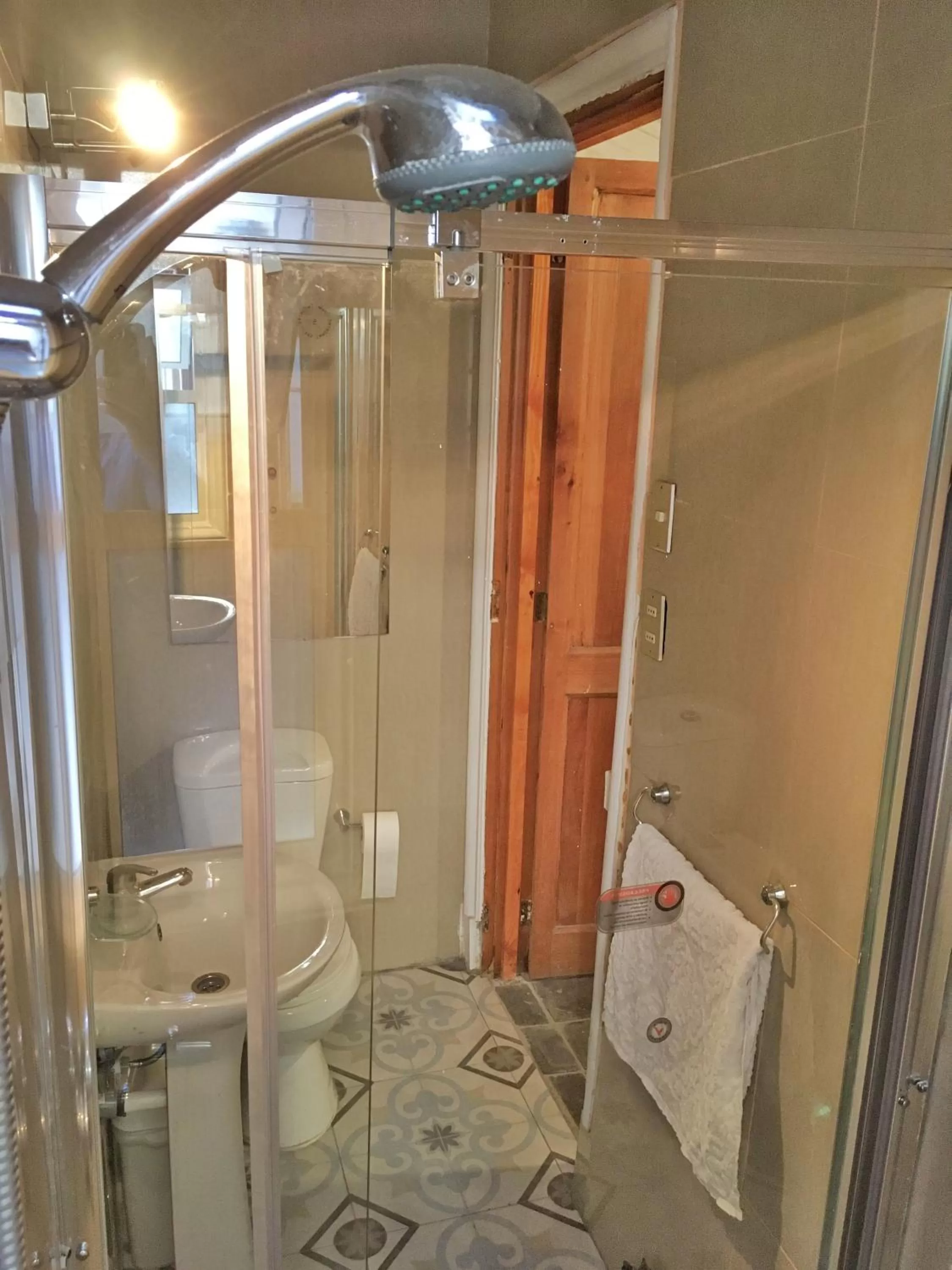 Bathroom in Tralkan B&B