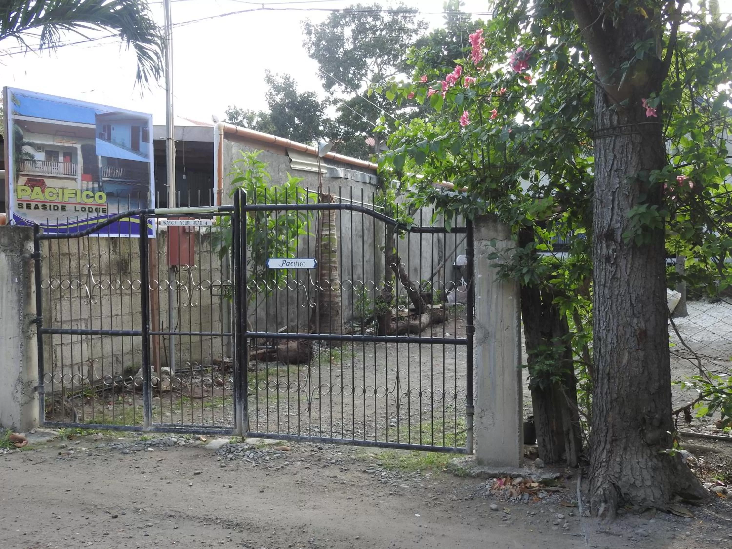 Facade/entrance, Property Building in Pacifico Seaside Lodge