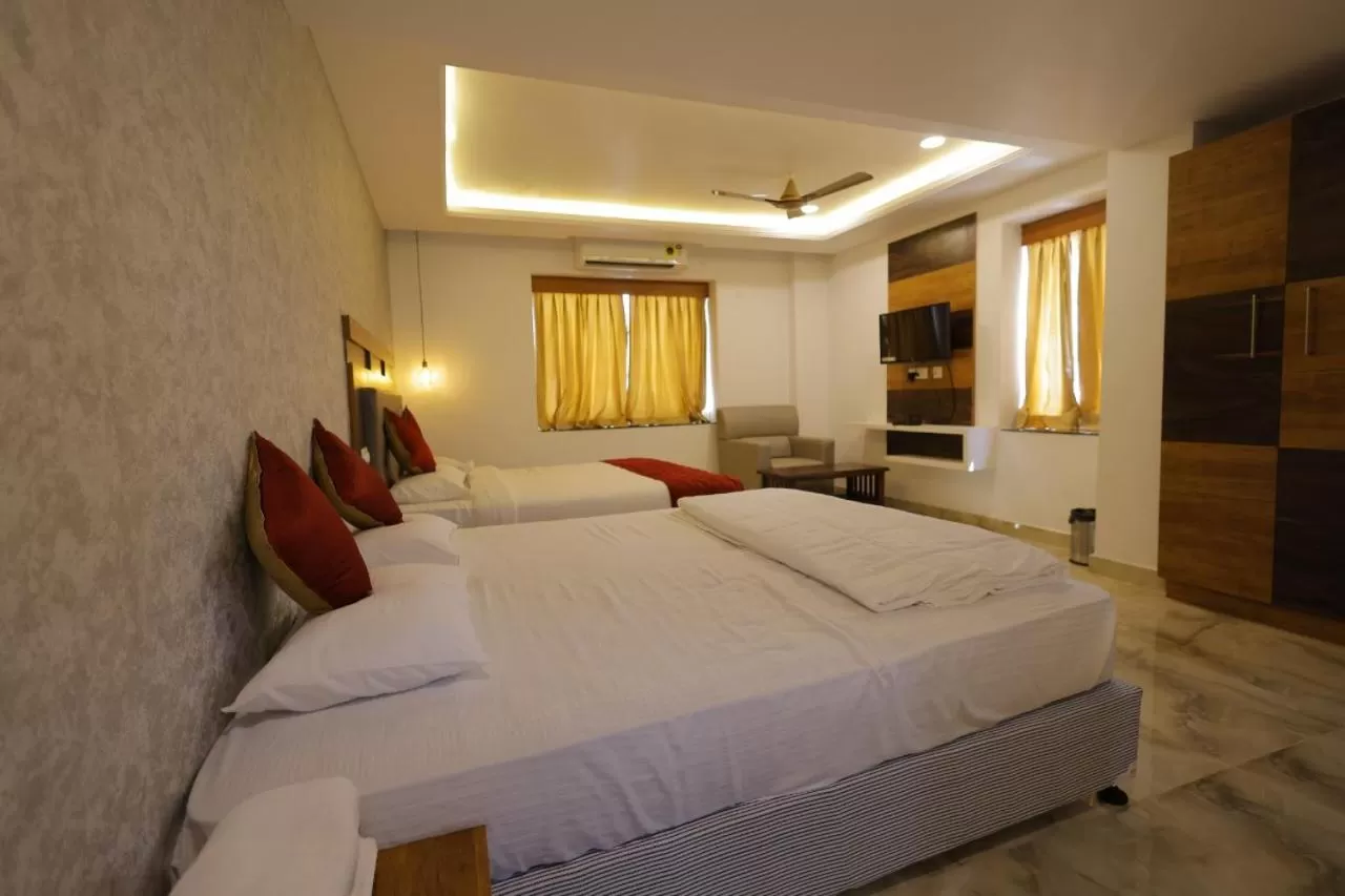 TV and multimedia, Bed in Hotel Woodside Prestige