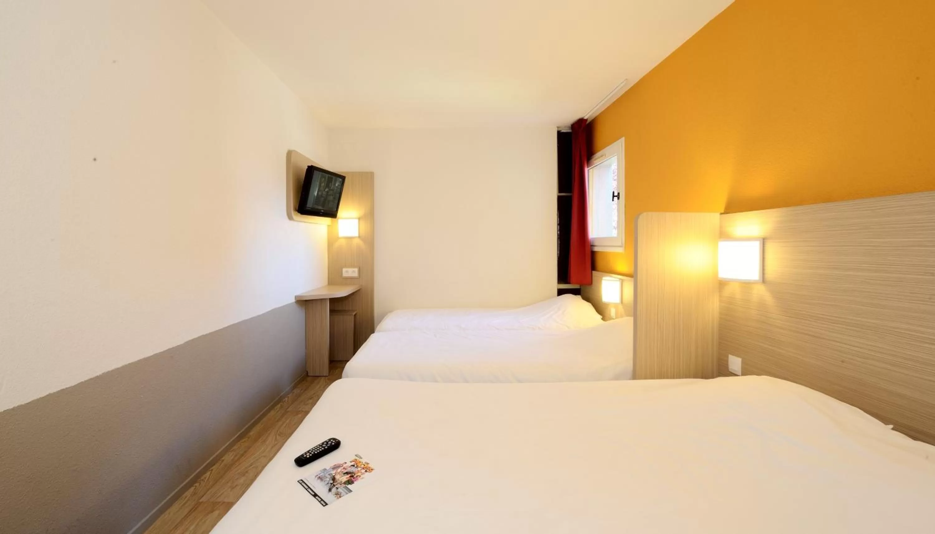 Bedroom, Bed in Hôtel Kennedy Parc des Expositions