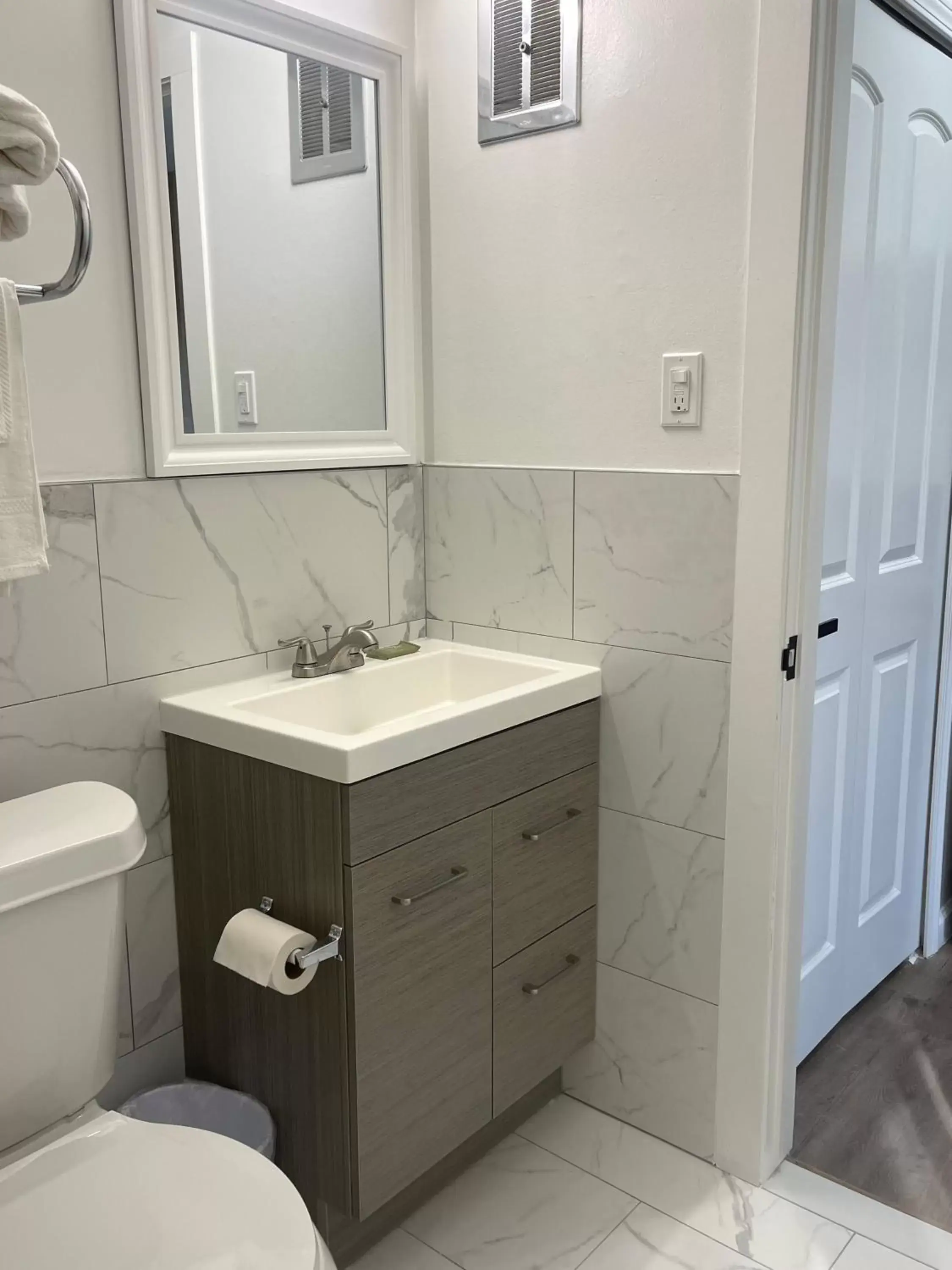 Deluxe King Studio in Downtown Inn Deluxe King Studio in Downtown Inn