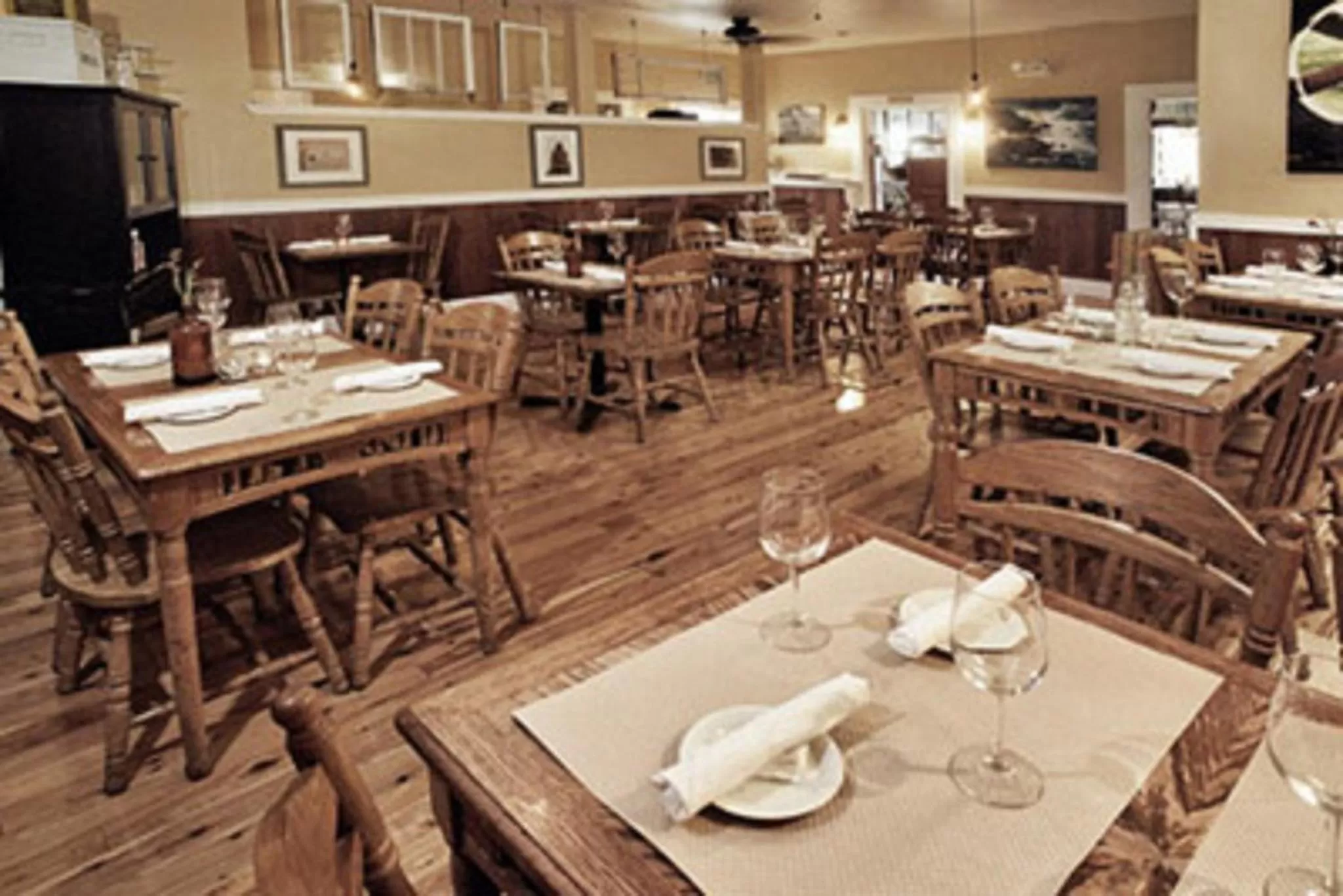 Restaurant/places to eat in Valley Ford Hotel