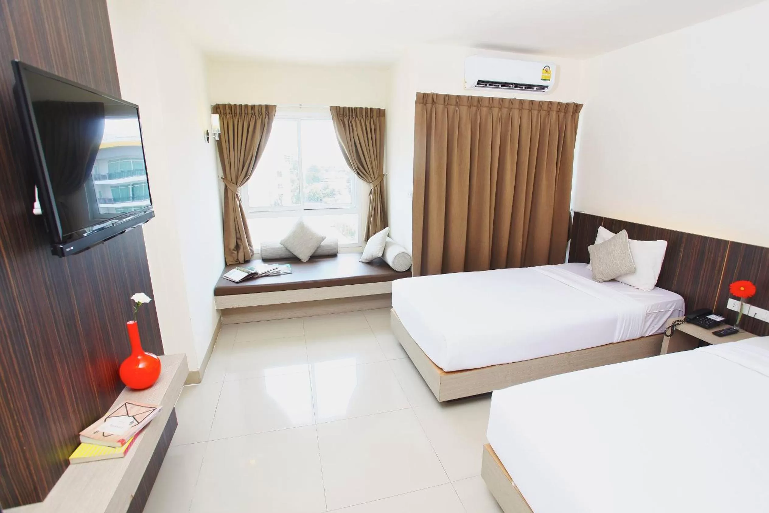 Bedroom, Bed in Leenova Hotel