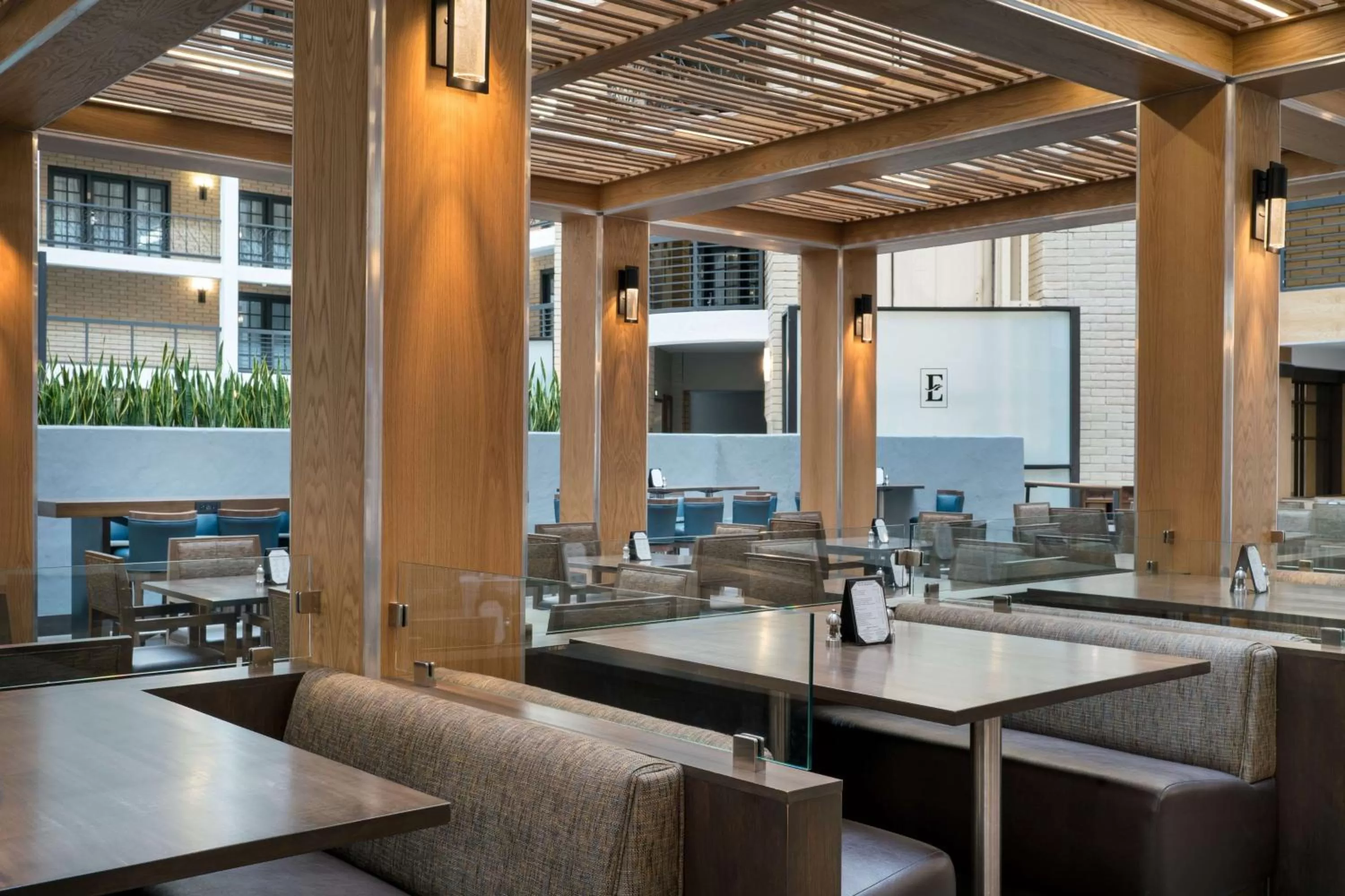 Restaurant/places to eat in Embassy Suites by Hilton Austin Central
