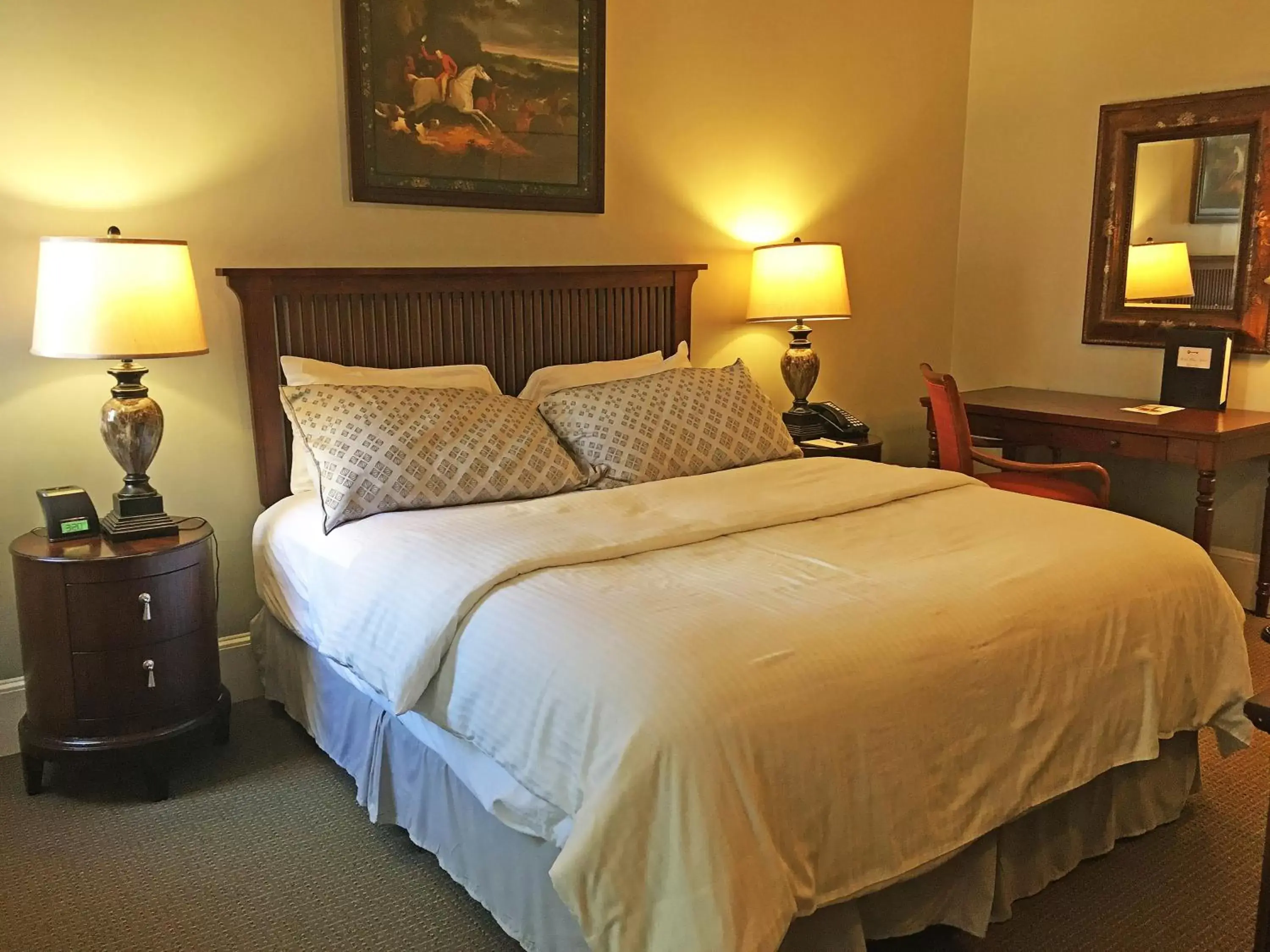 Superior Queen Room in Morris House Hotel Superior Queen Room in Morris House Hotel