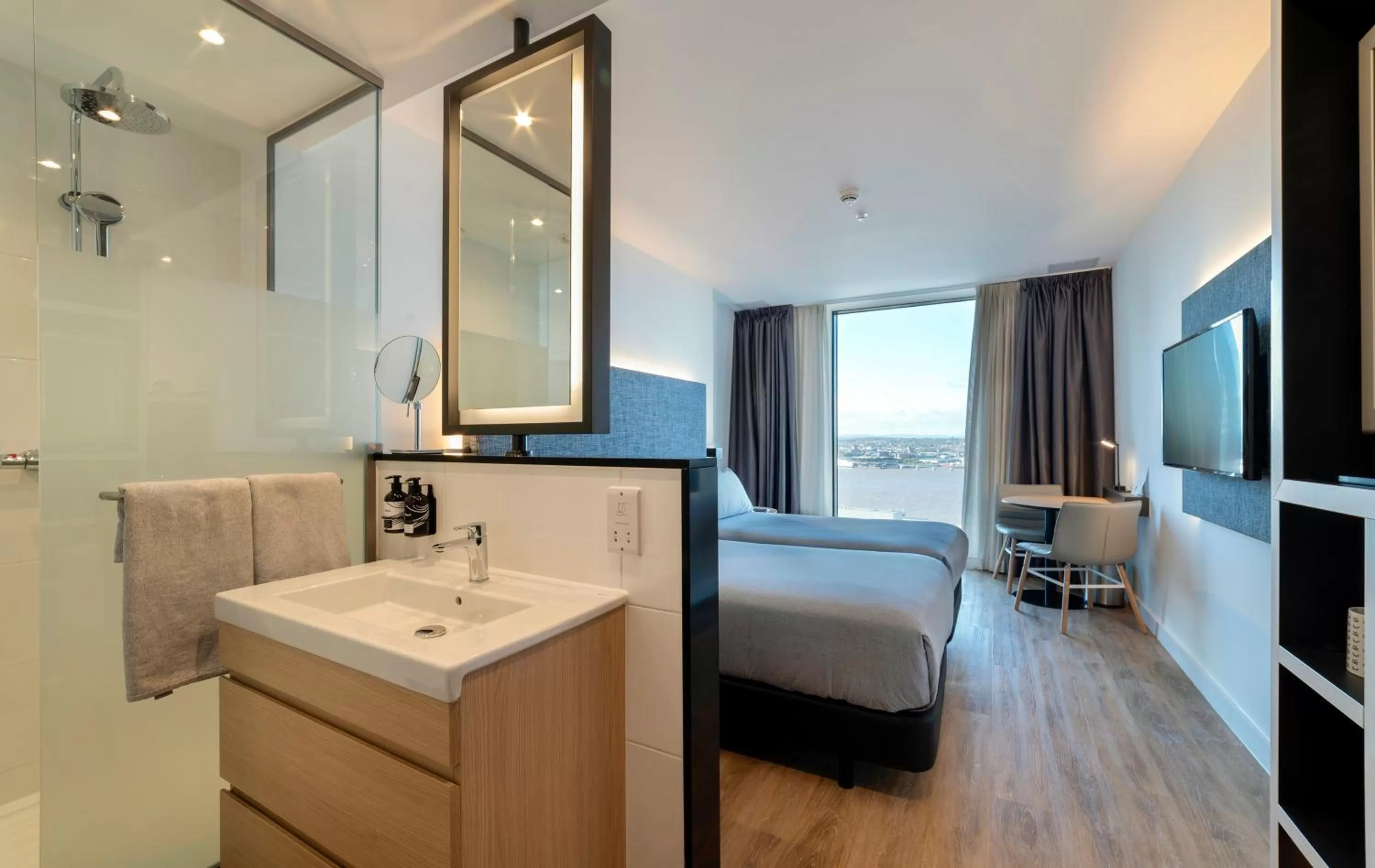 Bathroom, Bed in INNSiDE by Meliá Liverpool