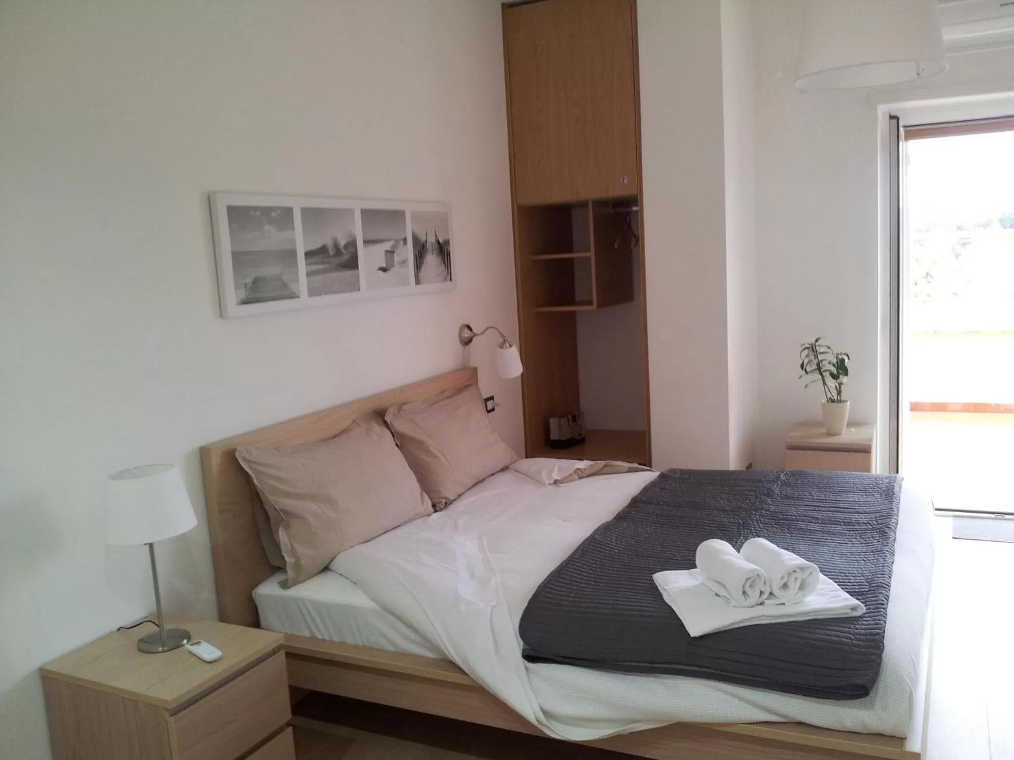 Day, Bed in Atticoromantica