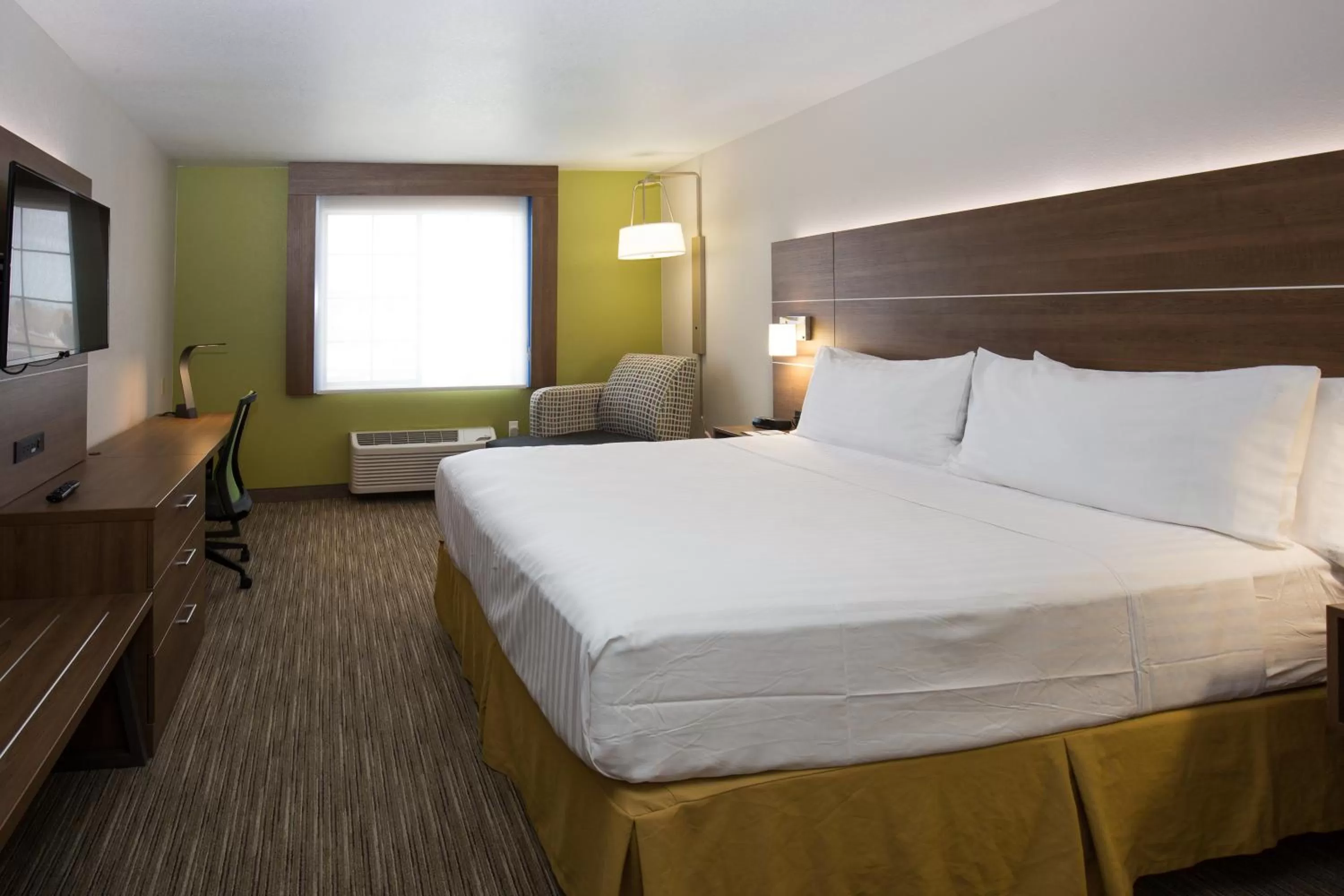 Photo of the whole room, Bed in Holiday Inn Express Hotel & Suites Hesperia by IHG