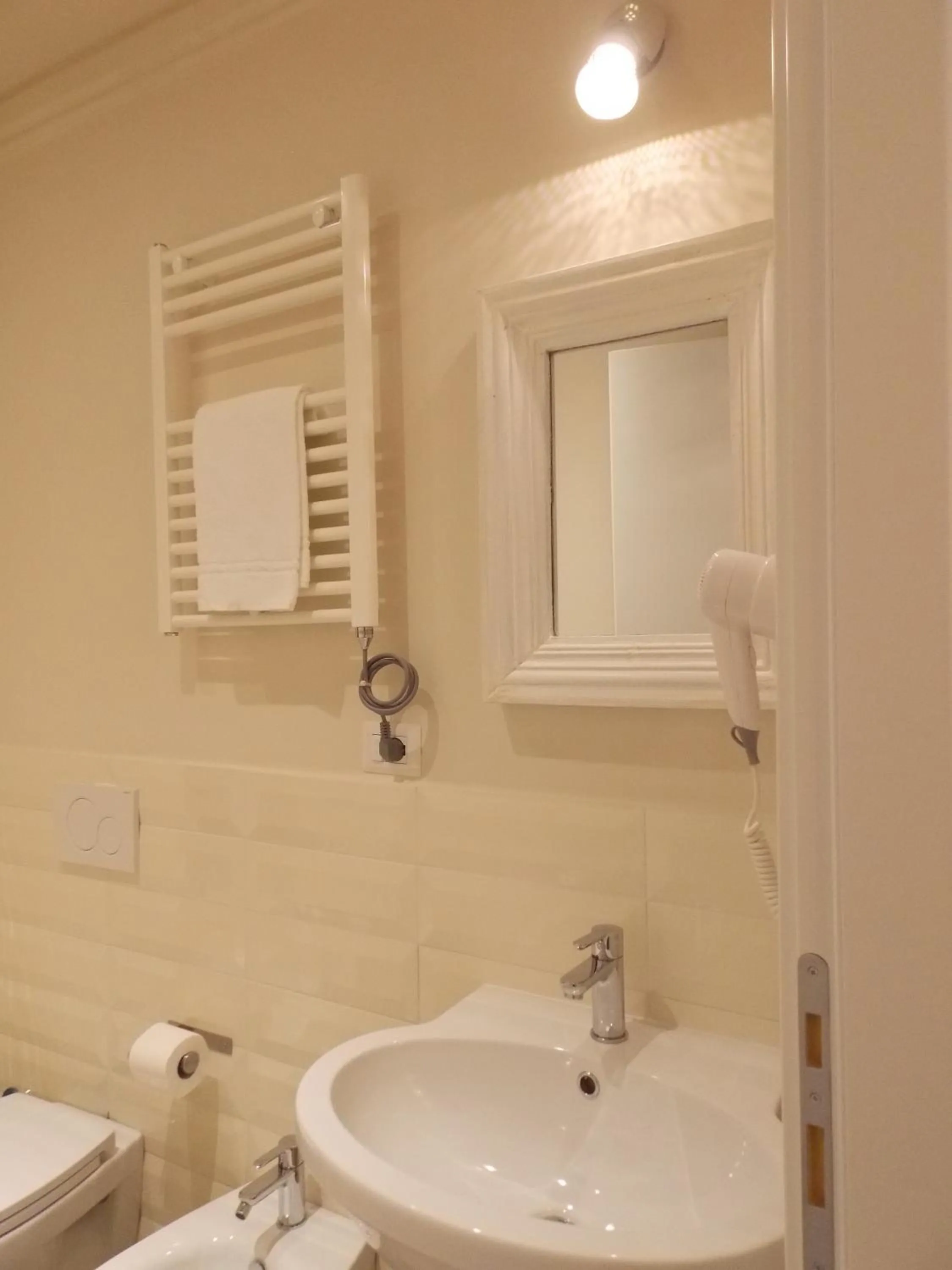 Bathroom in Casa Tua Vaticano Guest House