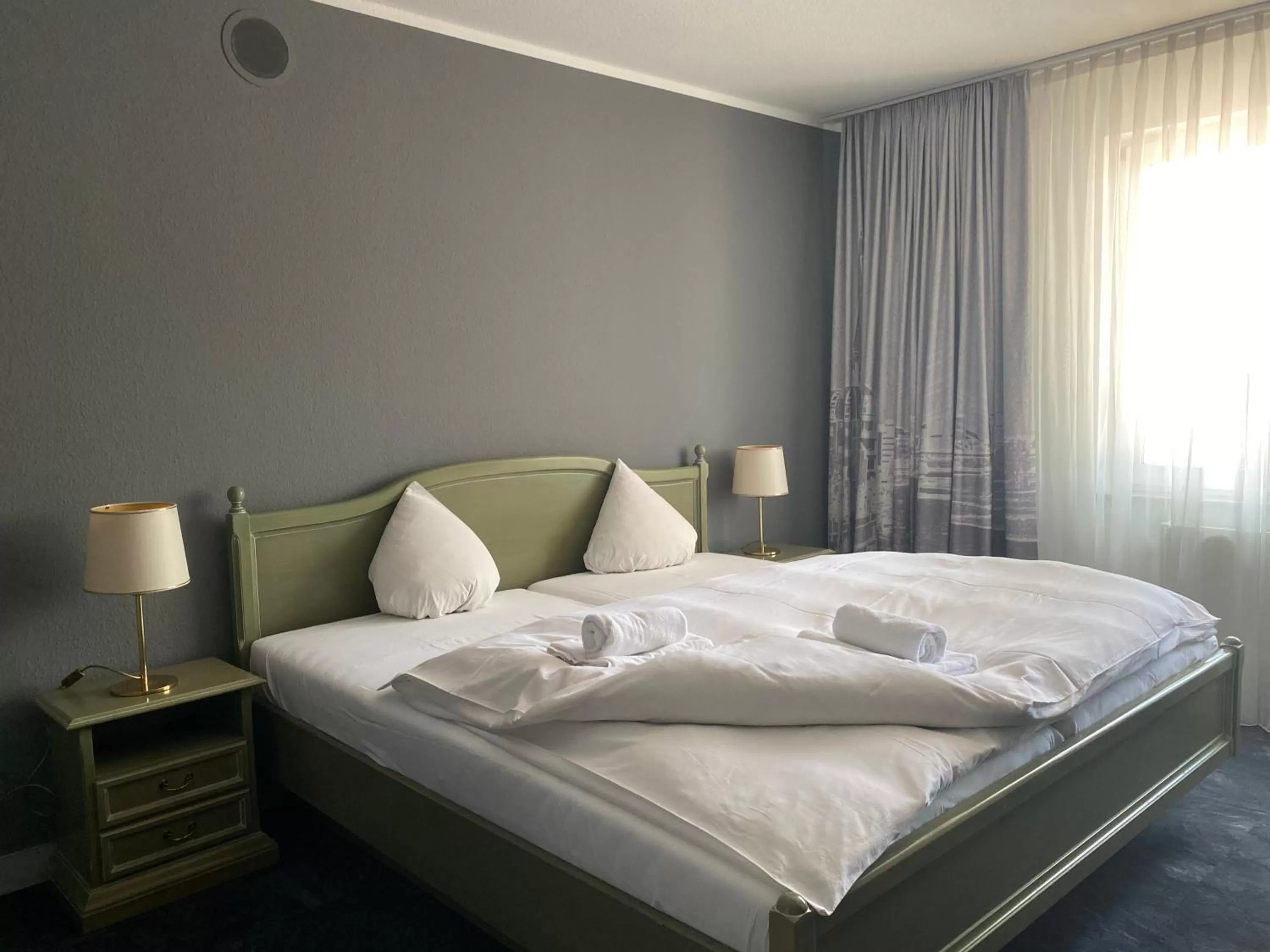 Decorative detail, Bed in SL'otel im Parforcehaus