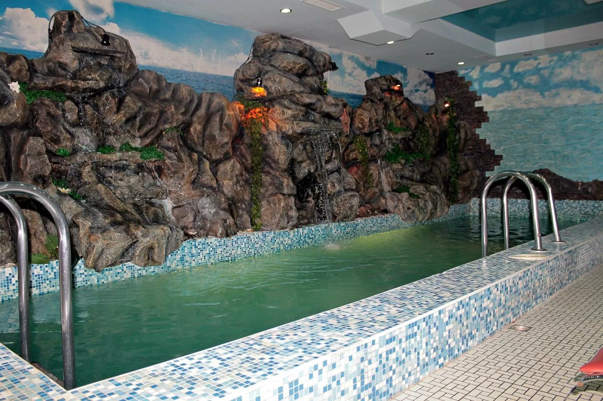 Swimming Pool in Vanatur Hotel