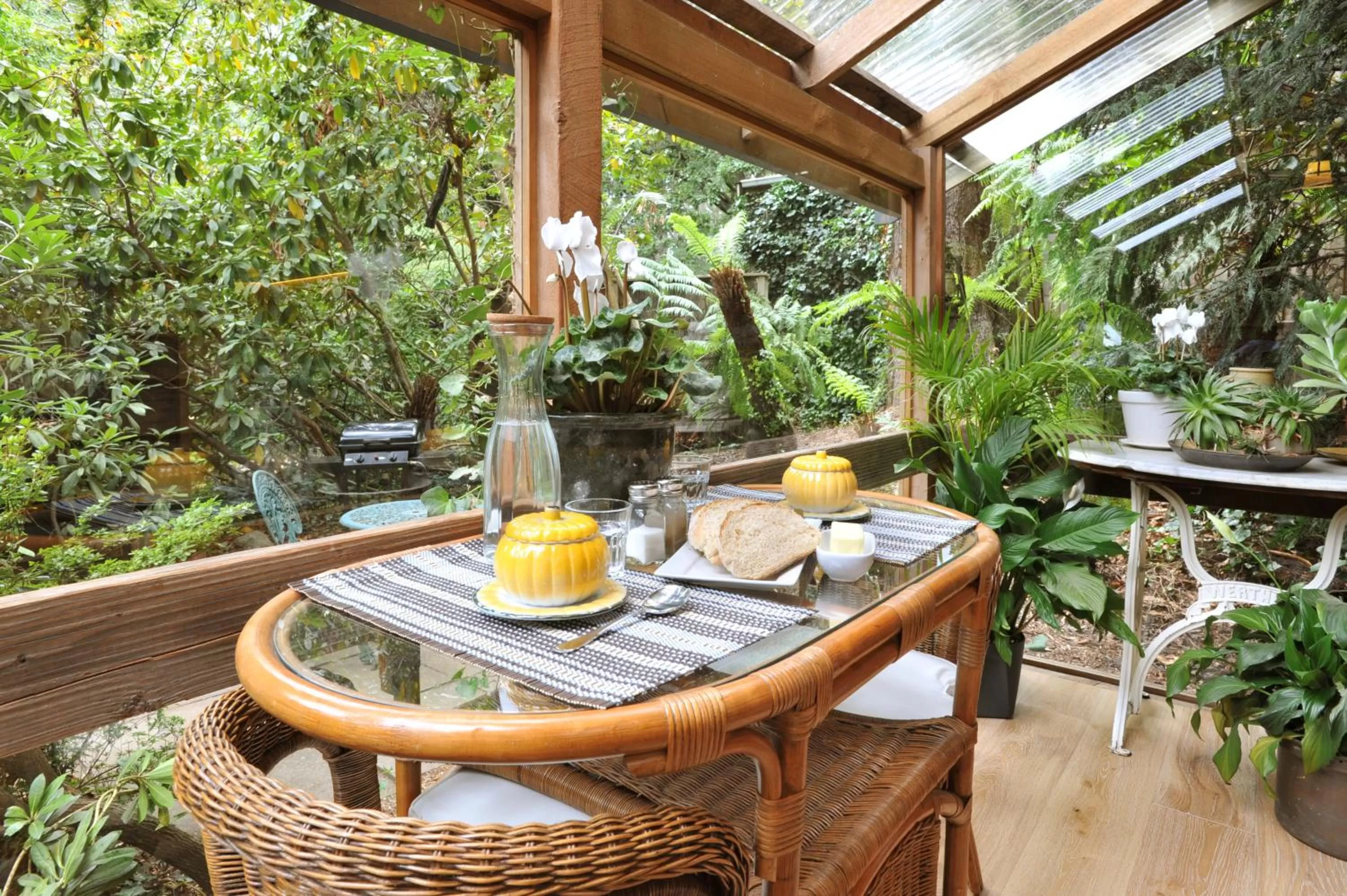 Dining area, Restaurant/Places to Eat in Arcadia Cottages