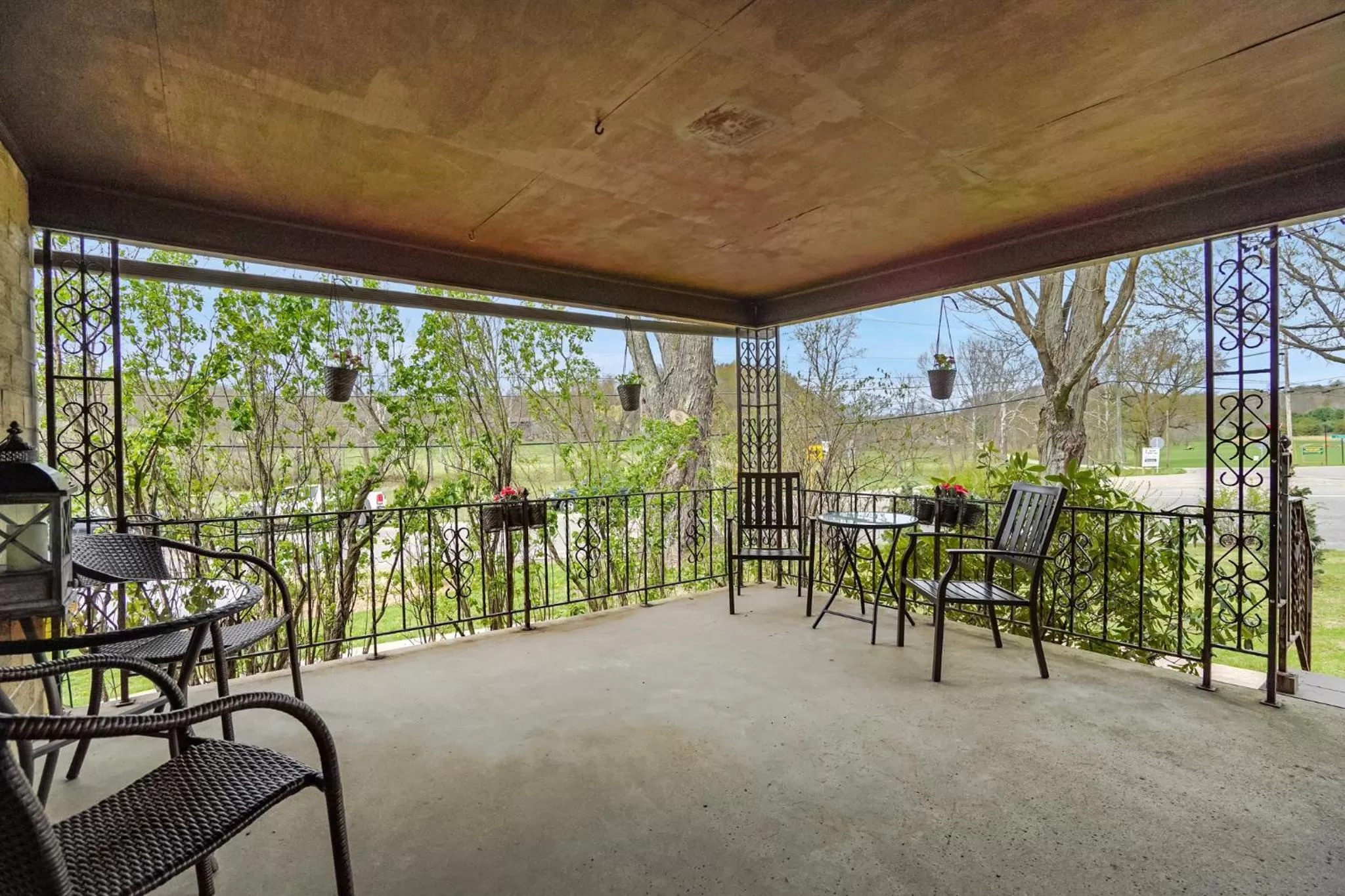 Patio in Hocking Hills Inn