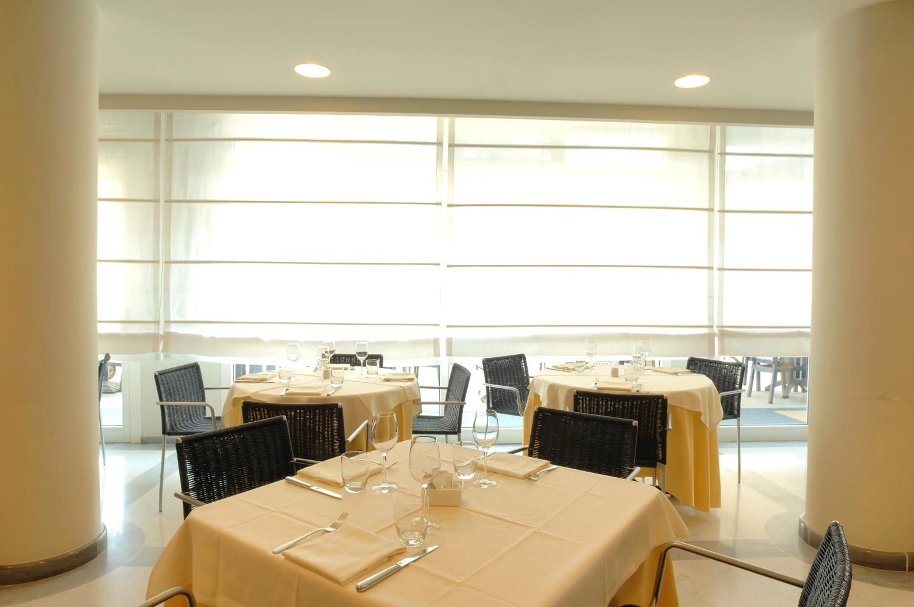 Restaurant/places to eat in Hotel Le Roi