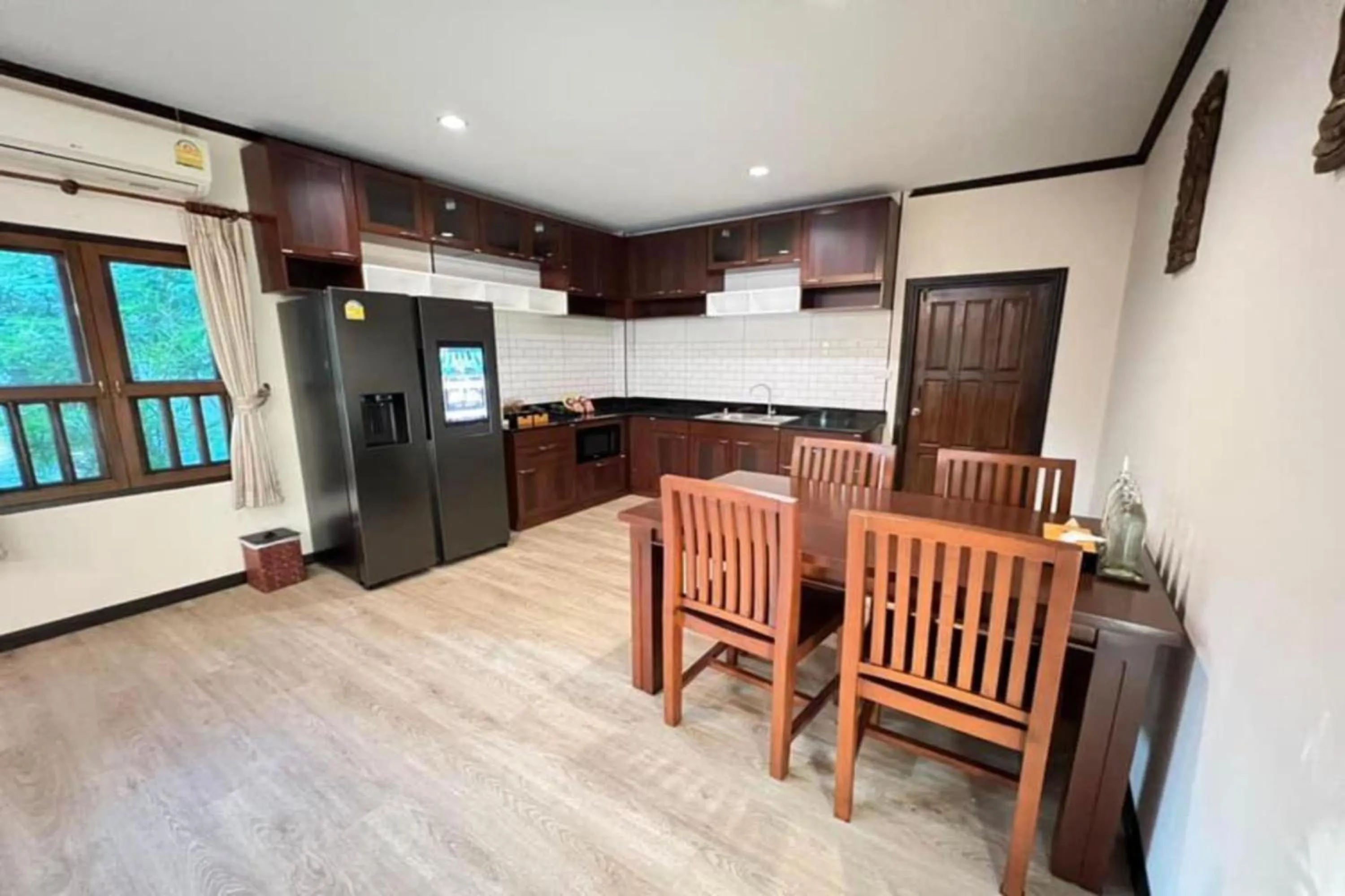 Dining area in Na Mantra Resort