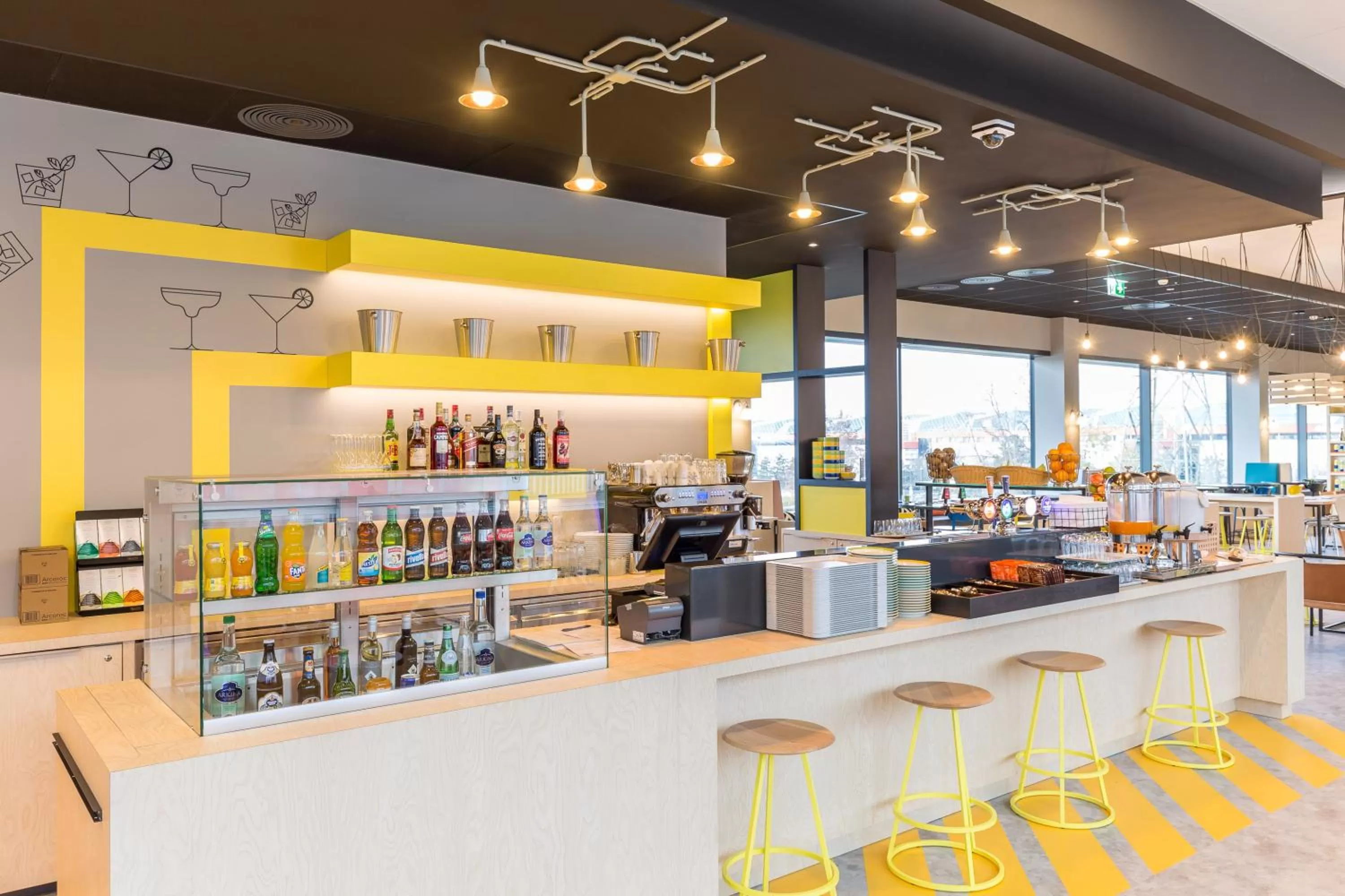 Lounge or bar in ibis Styles Geneve Palexpo Aeroport
