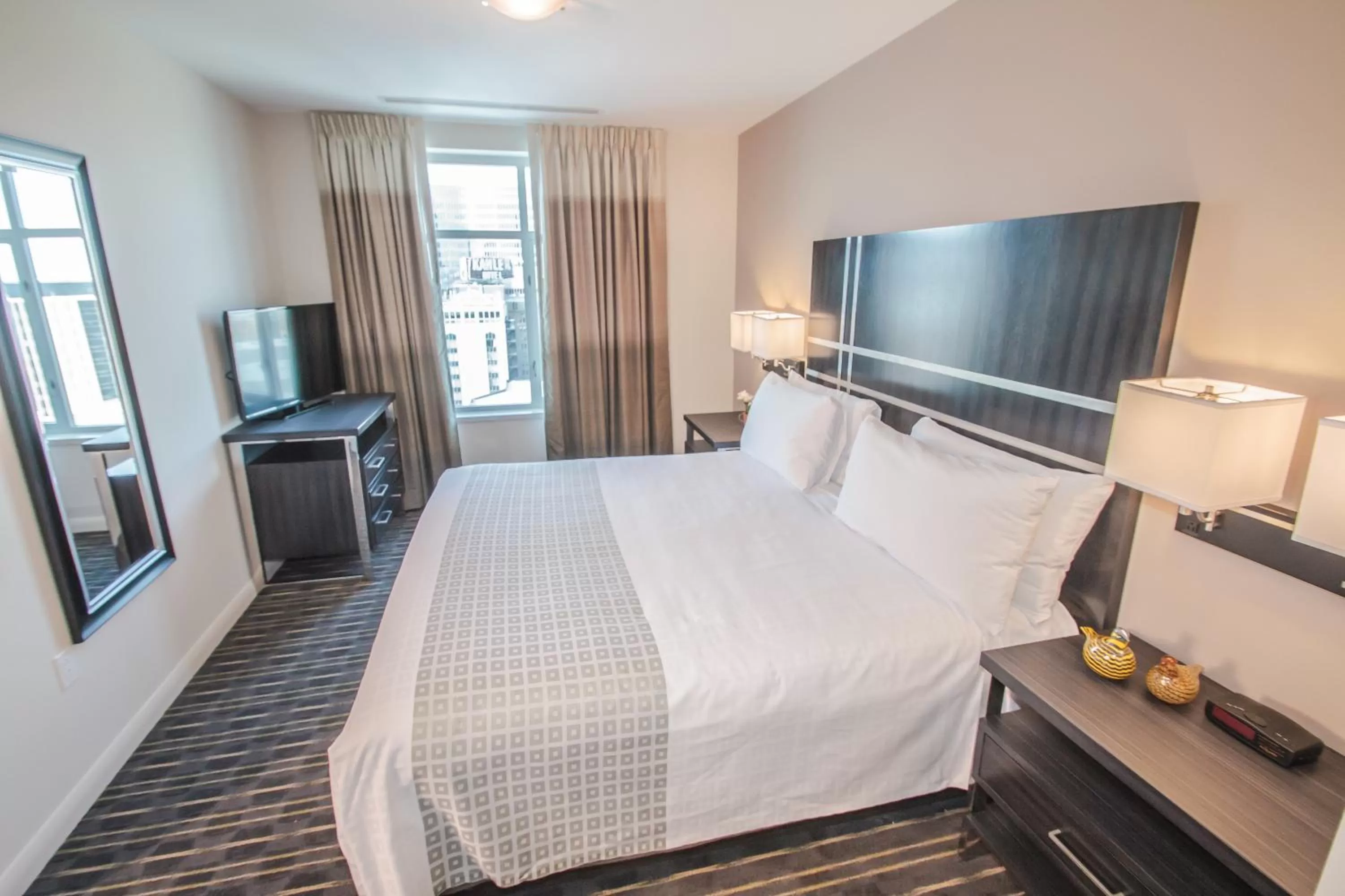 1 King Bed, One-Bedroom Apartment, Non-Smoking in Broadway Plaza, Trademark Collection by Wyndham