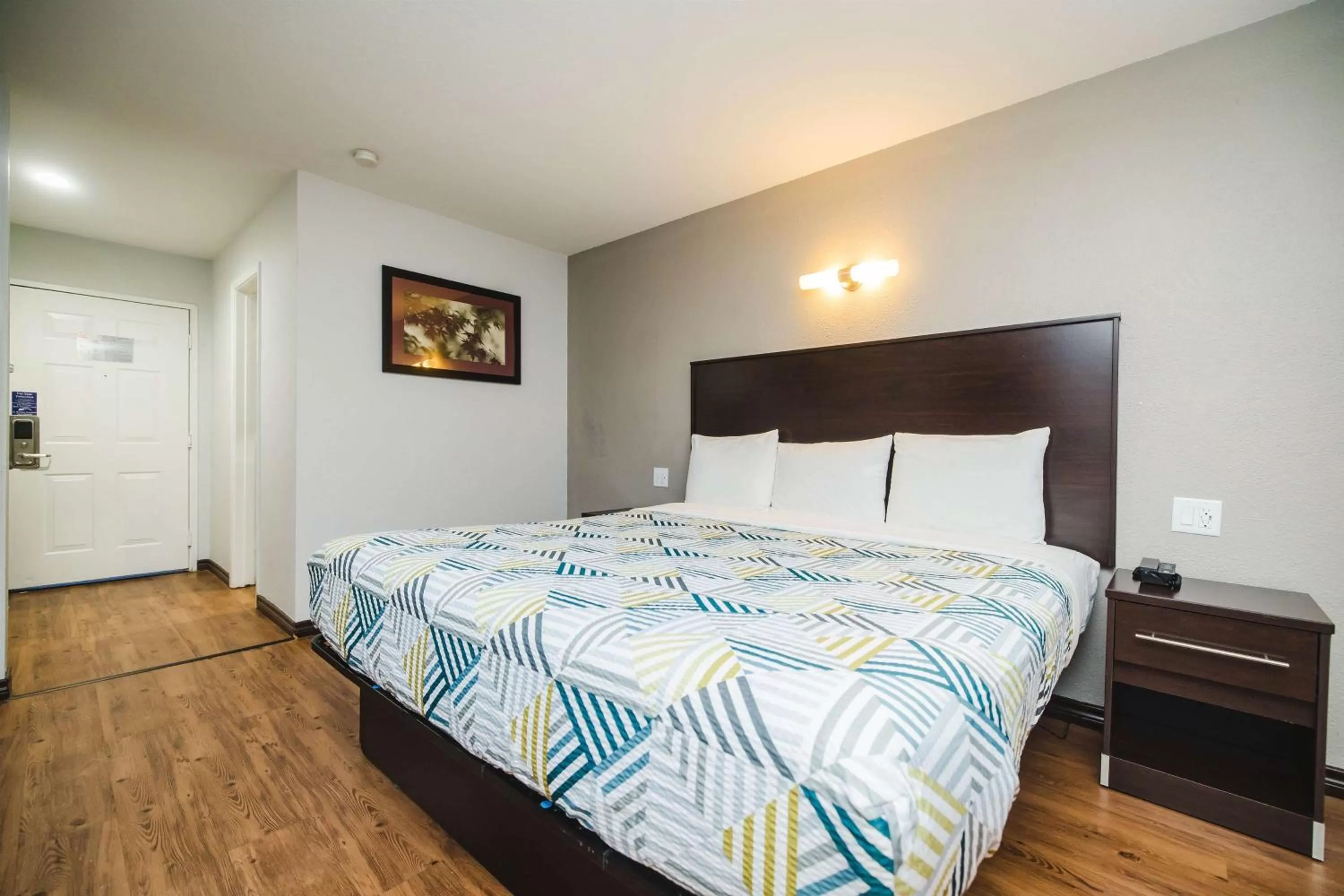 Bed in Studio 6 Channelview TX Baytown West