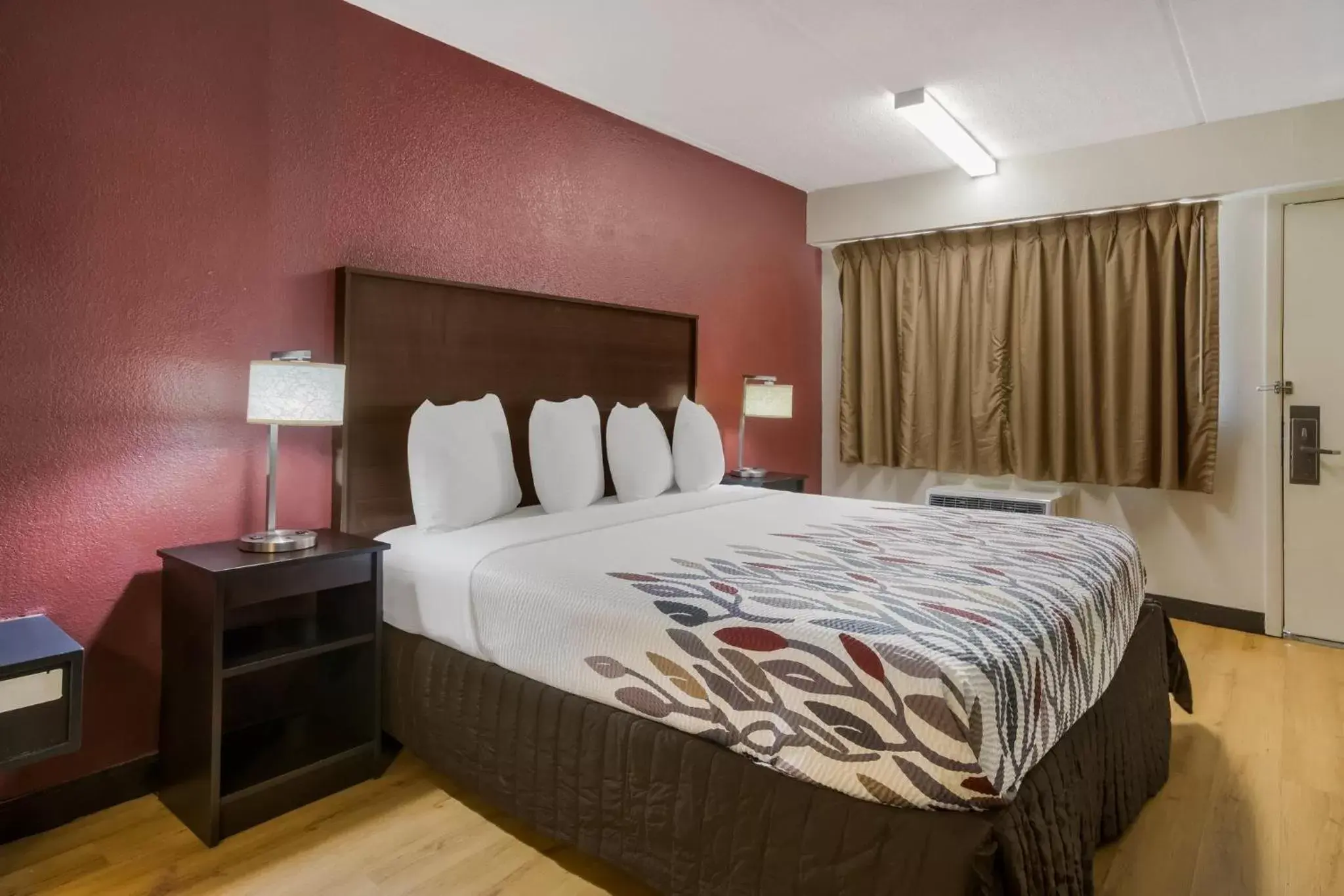 Deluxe King Room Disability Access Non-Smoking in Red Roof Inn Atlanta South - Morrow Deluxe King Room Disability Access Non-Smoking in Red Roof Inn Atlanta South - Morrow