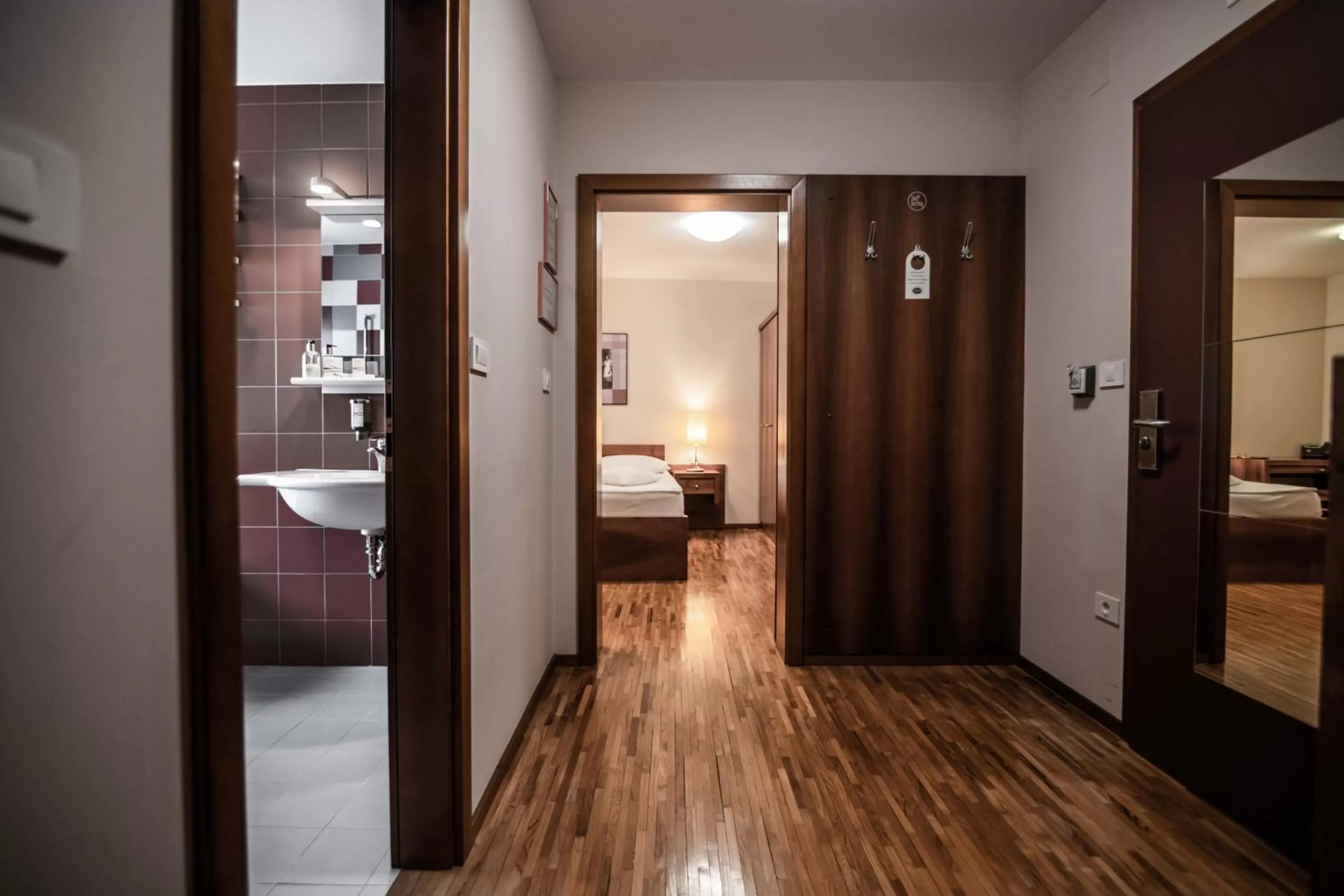 Bed in Hotel Dvor Jezersek Brnik