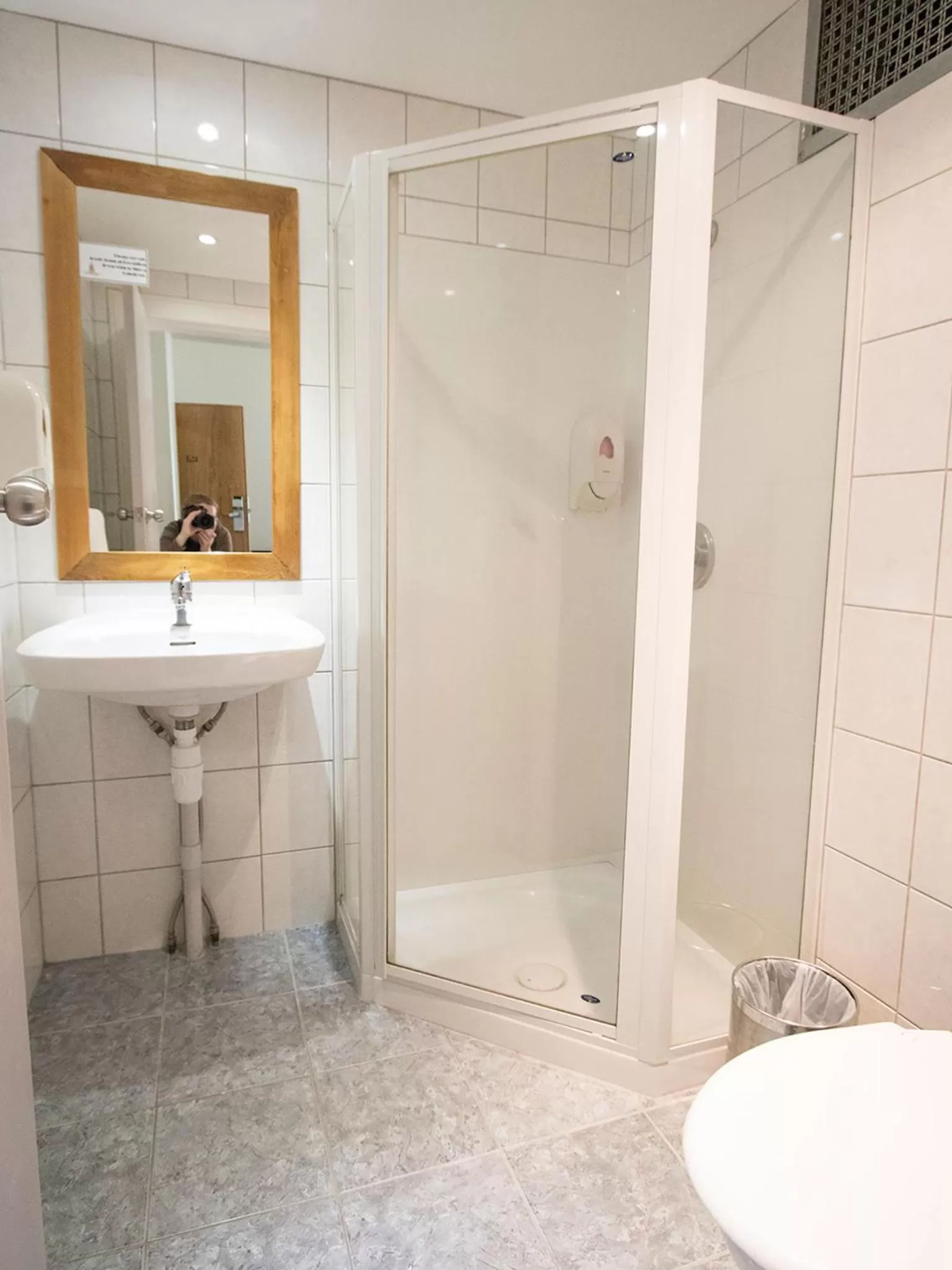 Shower in Hotel Waterloo & Backpackers