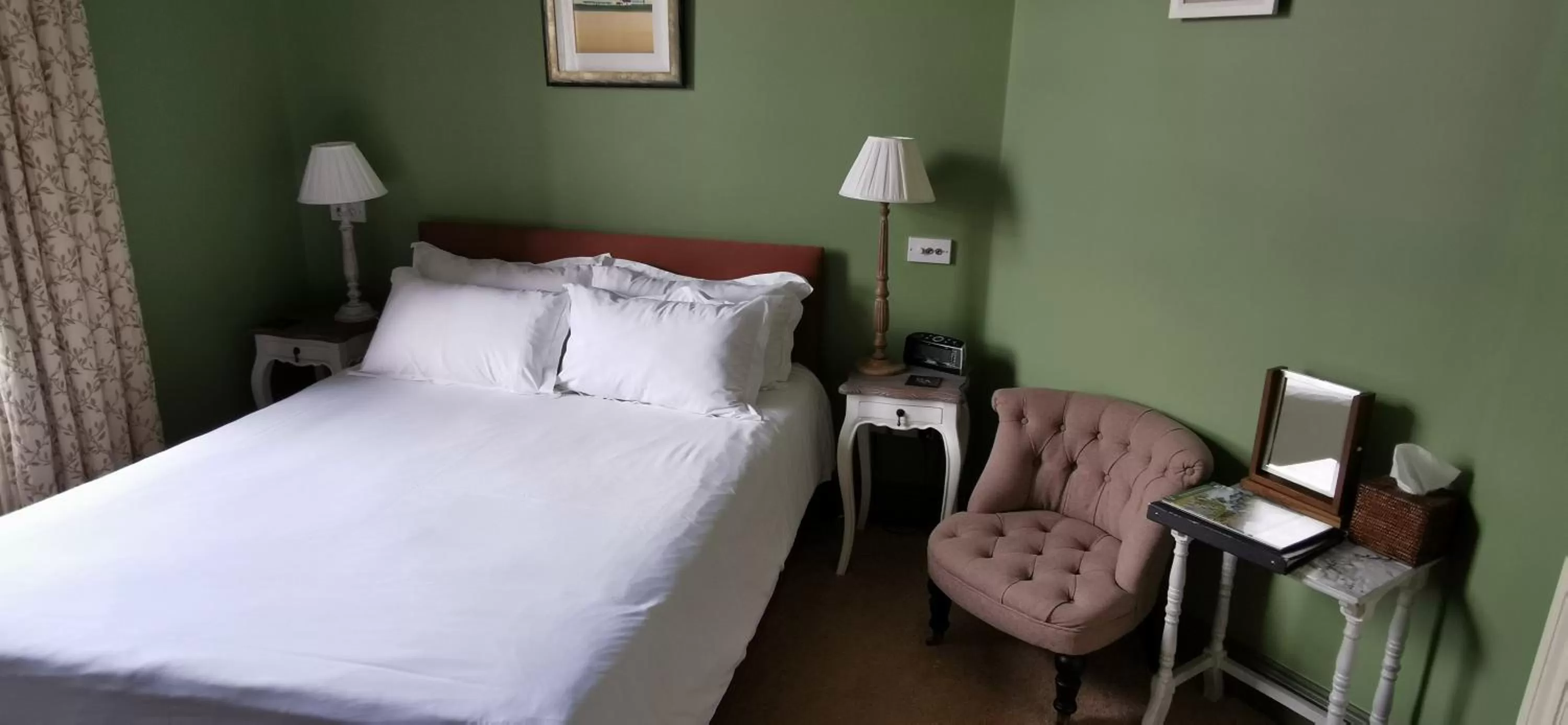 Bedroom, Bed in Buccleuch and Queensberry Arms Hotel
