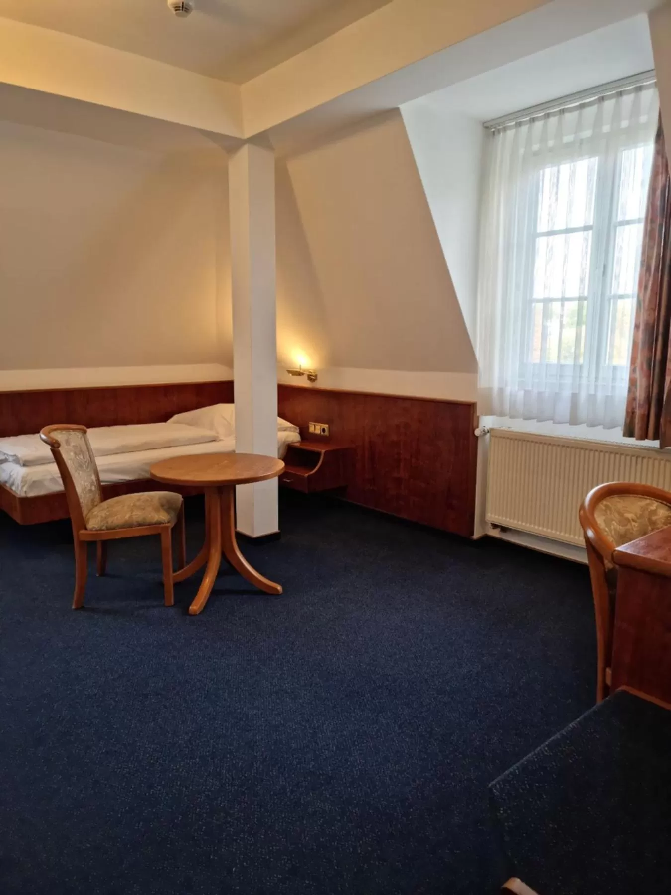 Bed in Hotel Nassauer Hof