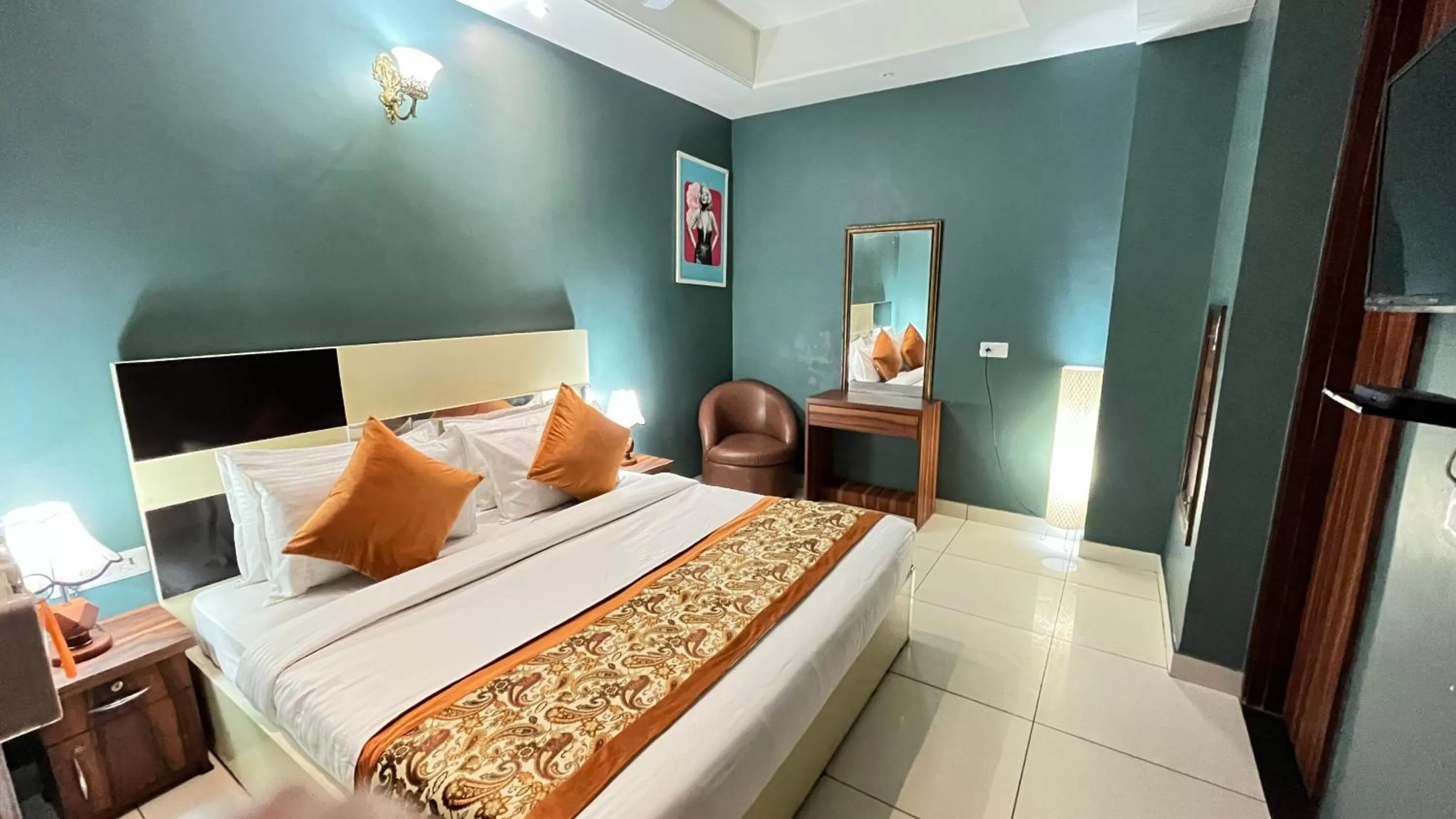 Bed in Qotel Hotel Church House Rohini Sector 15