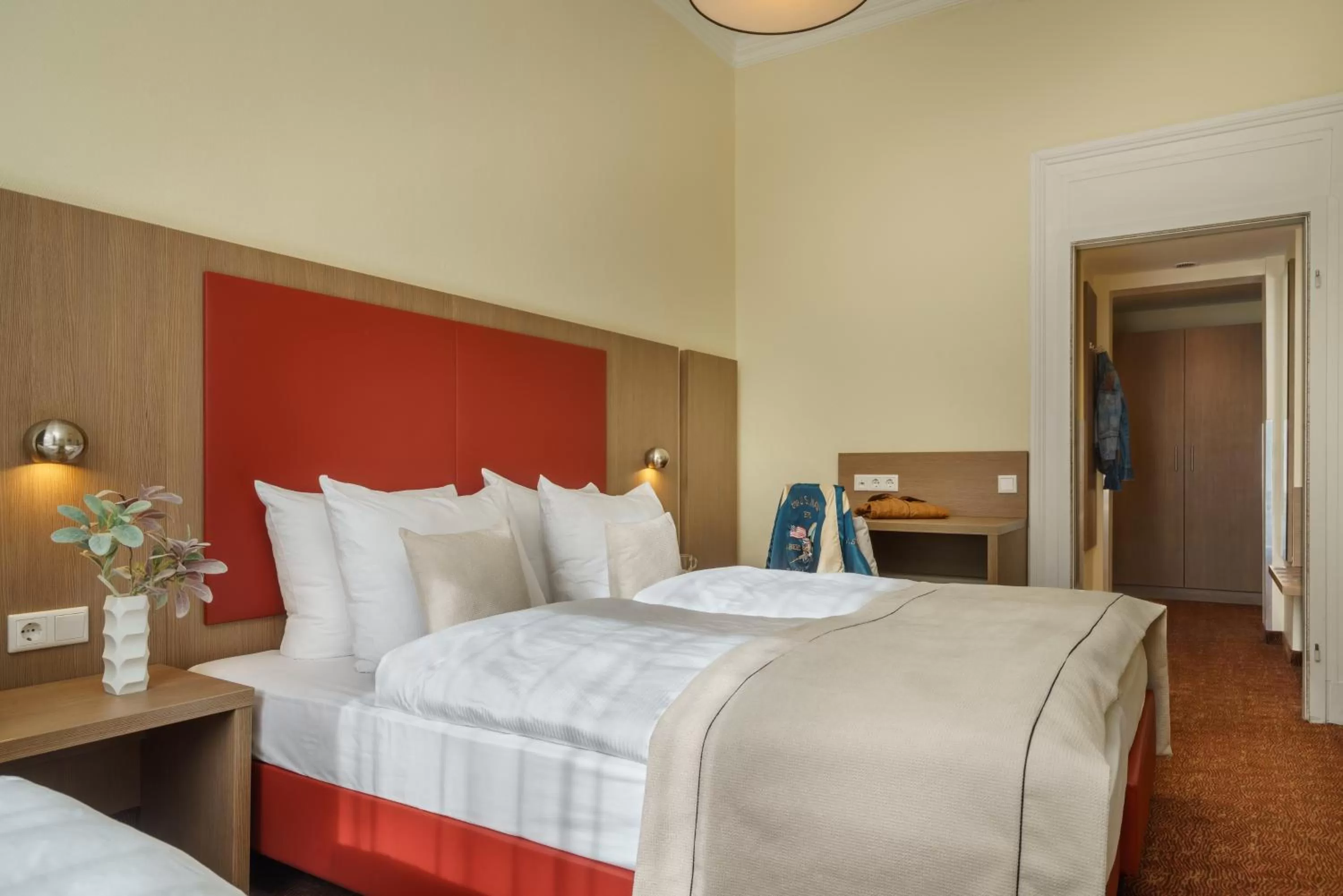 Family Room (4 Adults) in Novum Hotel Norddeutscher Hof Hamburg