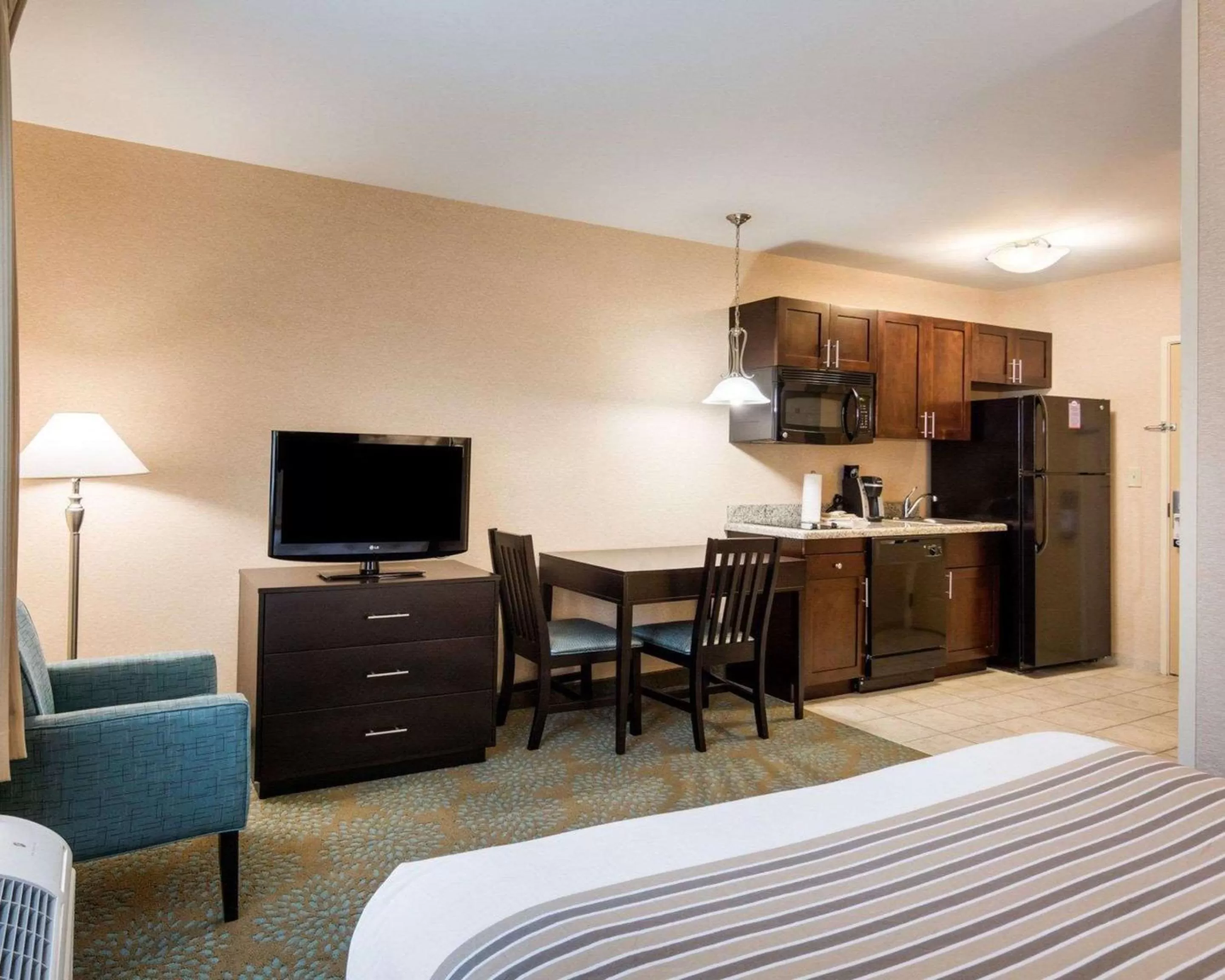 Photo of the whole room in Suburban Studios Quantico