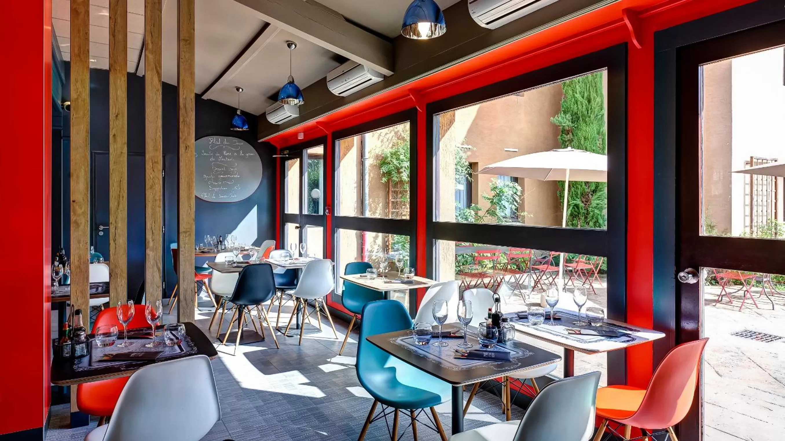 Restaurant/places to eat in ibis Lyon Nord