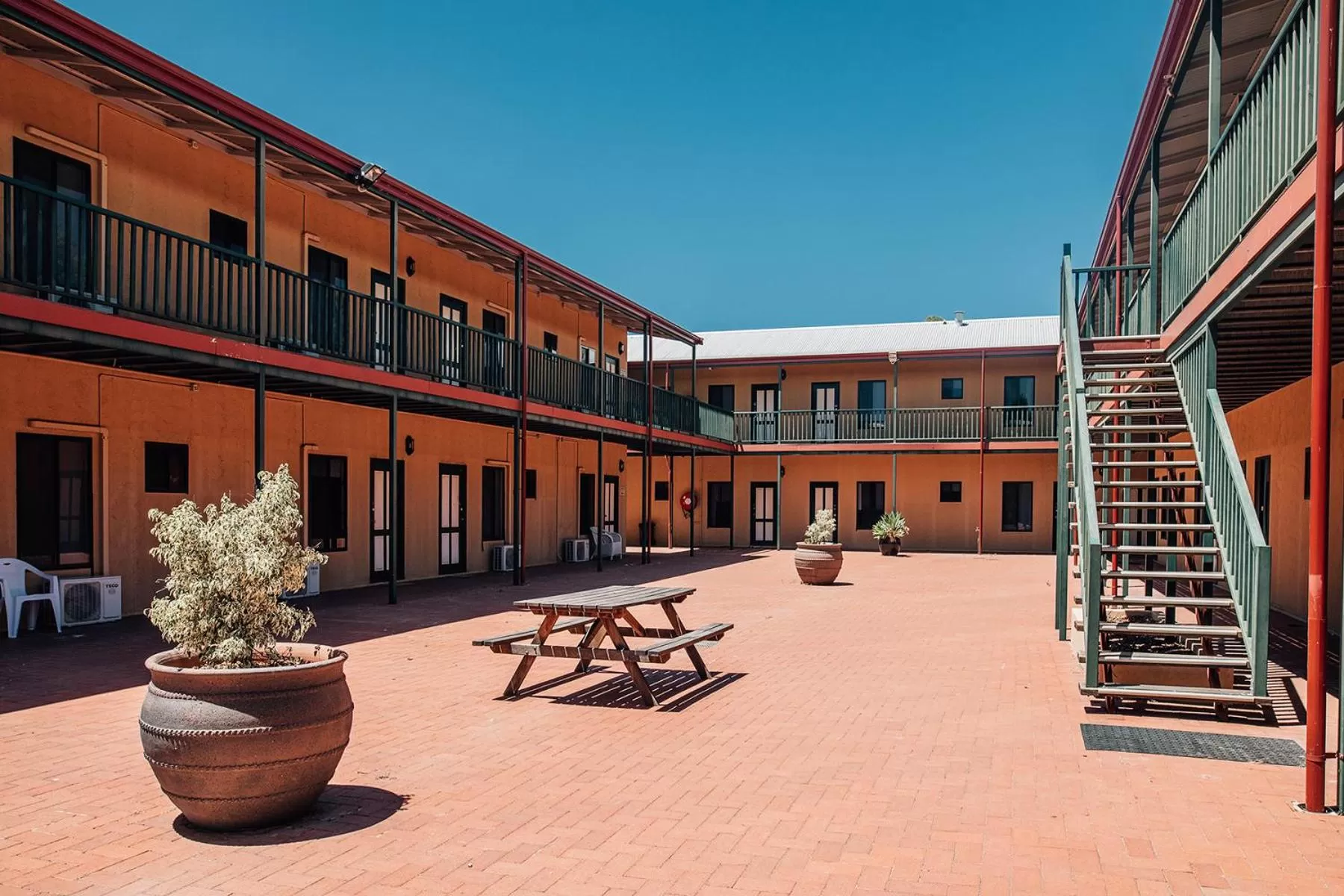 Inner courtyard view in Settlers Hotel York