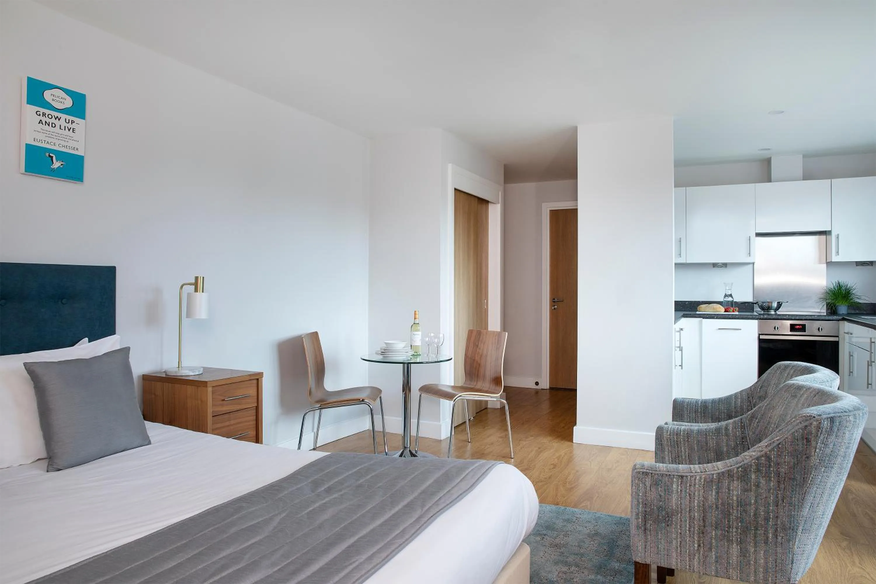 Bedroom, Bed in HQ Aparthotel Farnborough