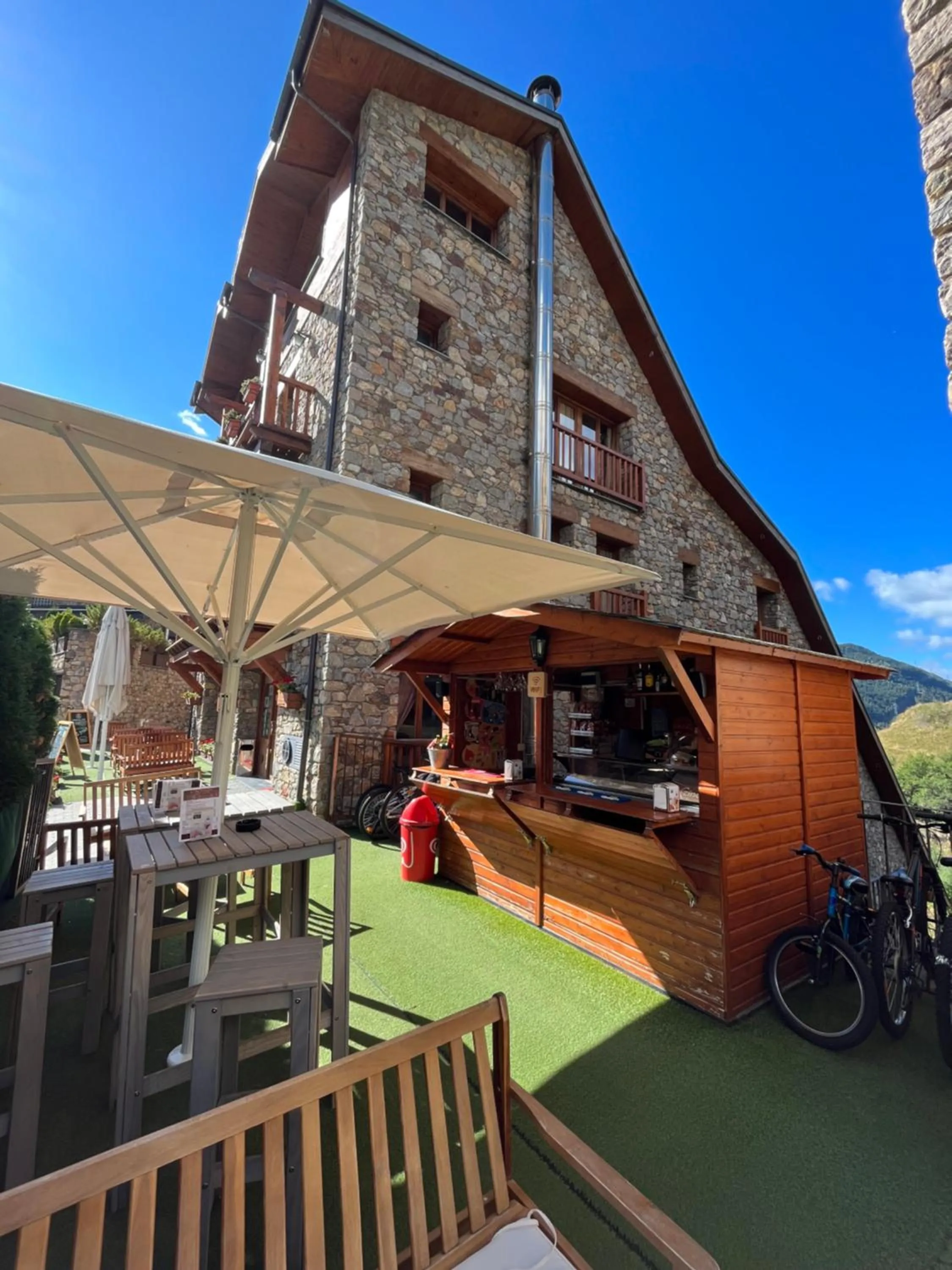 Property Building in Wuau! Hotel Segle XX