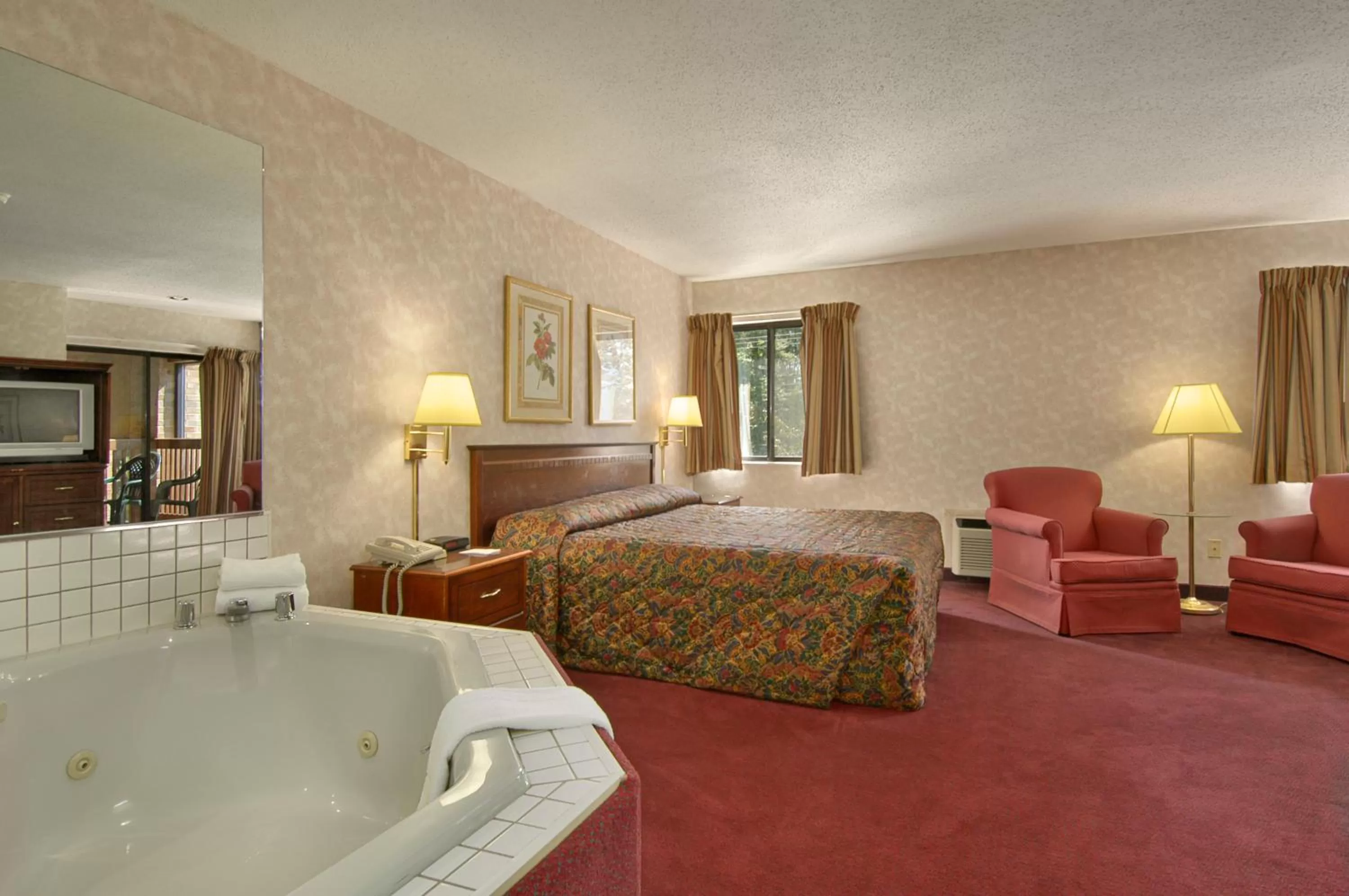Photo of the whole room, Bed in Baymont by Wyndham Muskegon