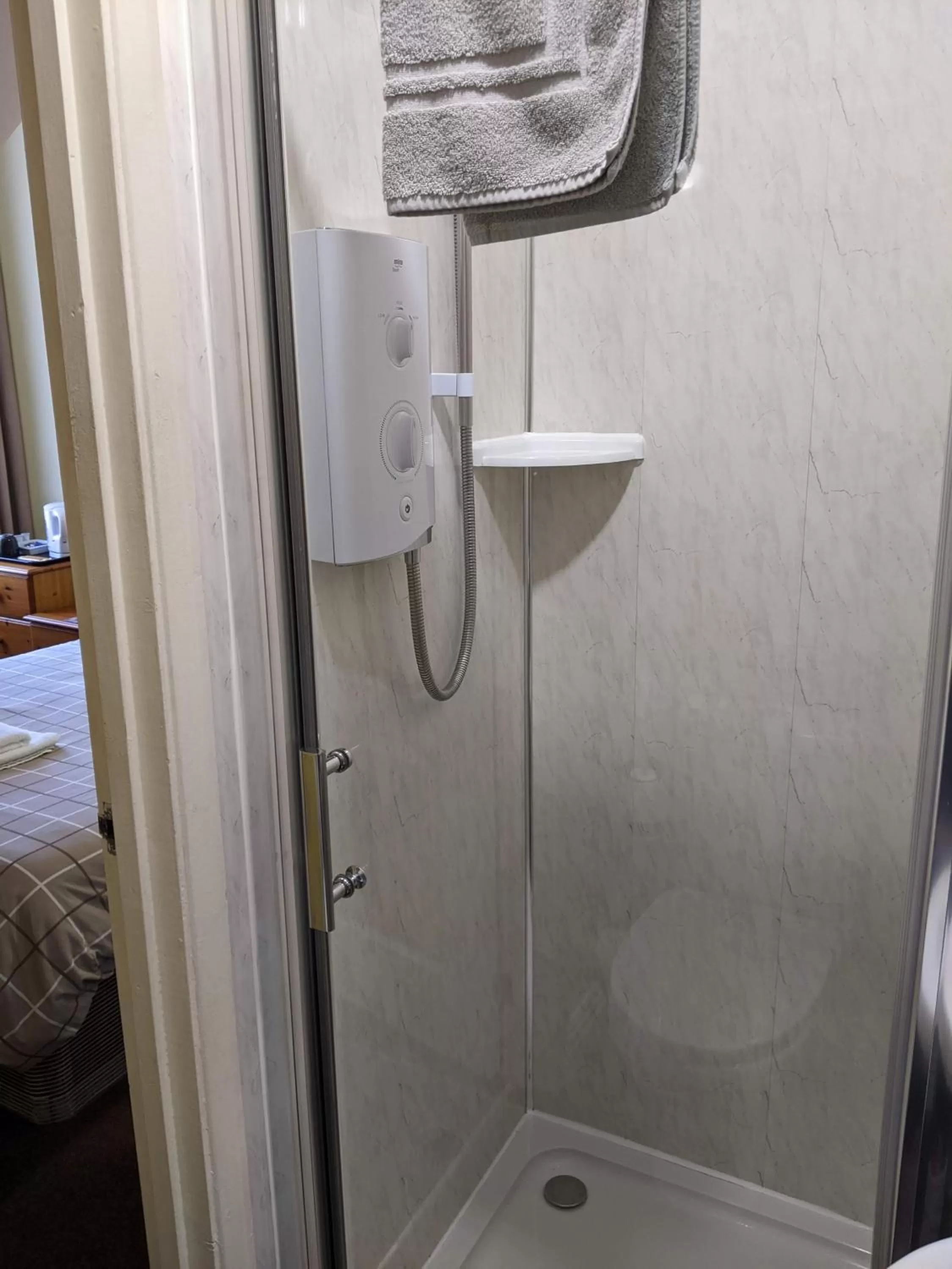 Kingswinford Guest House with Free Parking