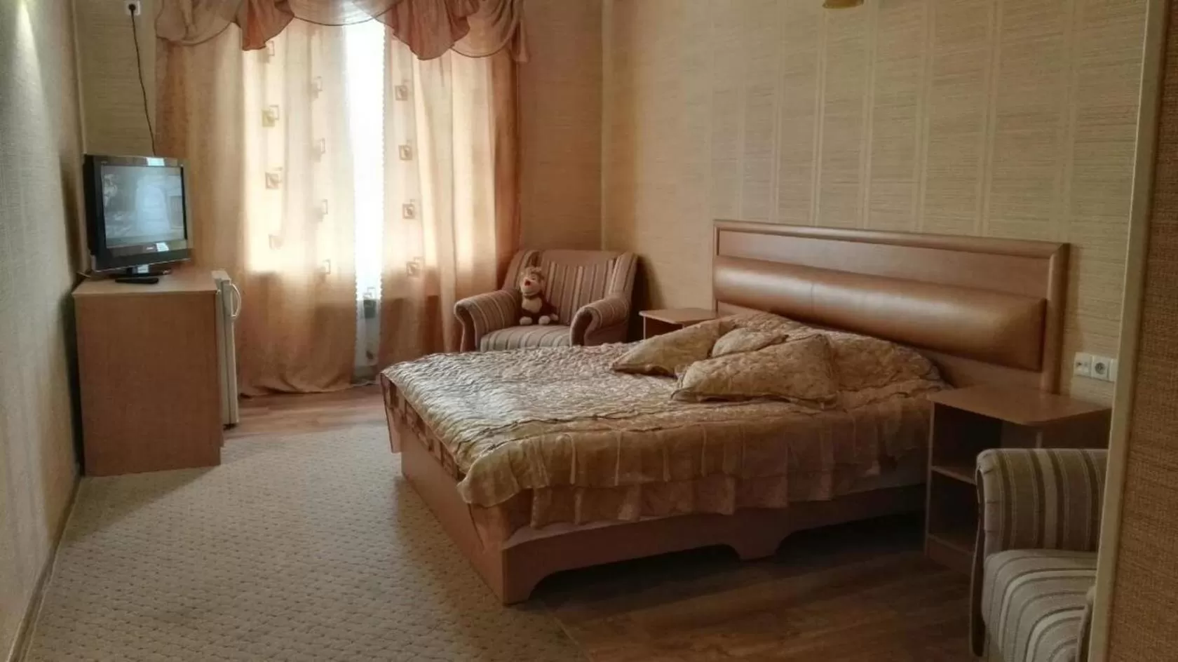 Photo of the whole room, Bed in Monte-Kristo Hotel