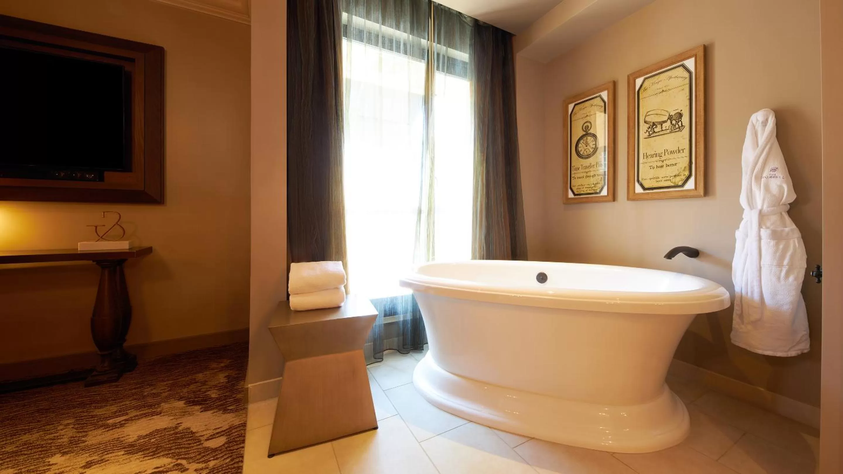 Bathroom in The Cromwell, A Caesars Destination