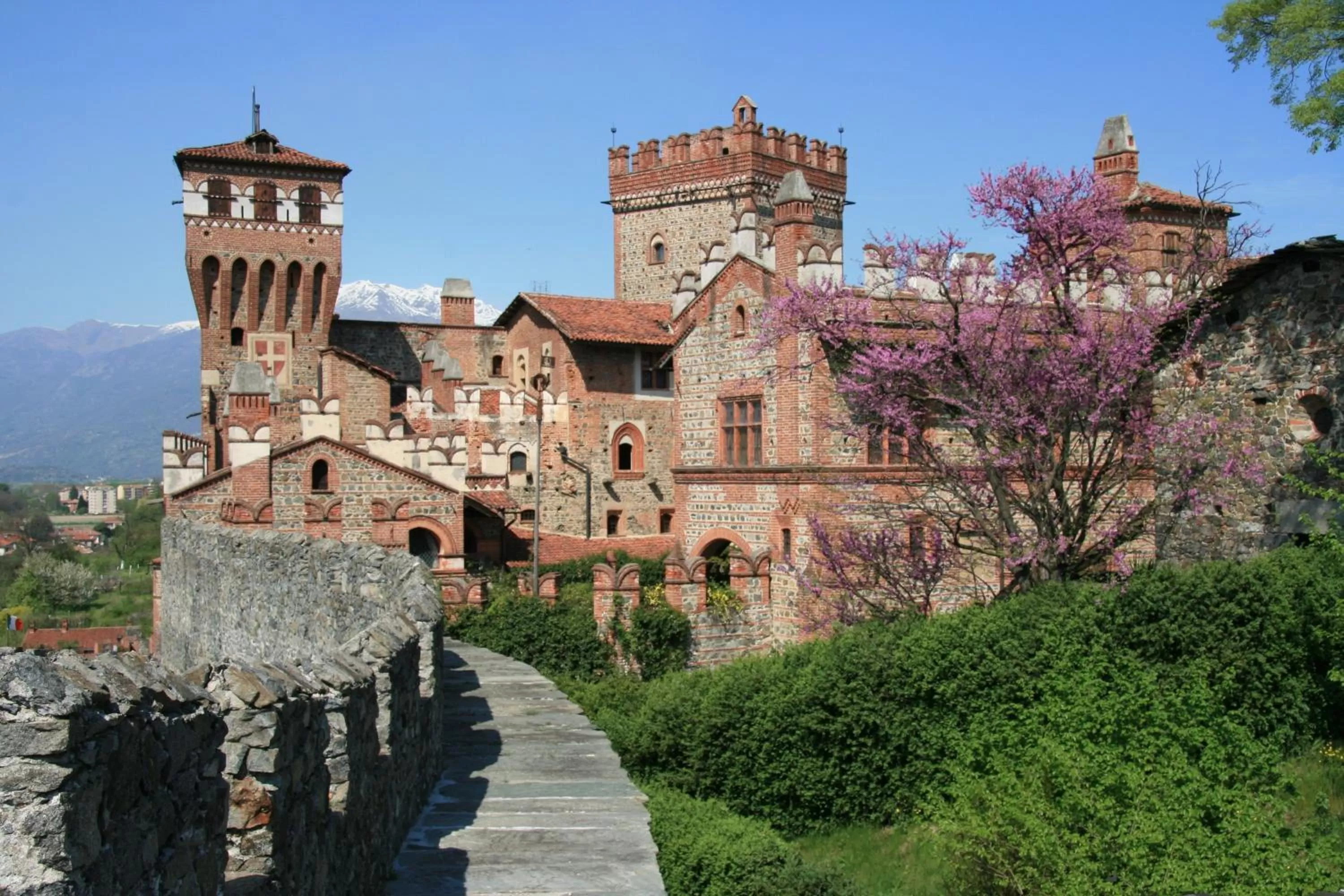 Facade/entrance in Castello Di Pavone