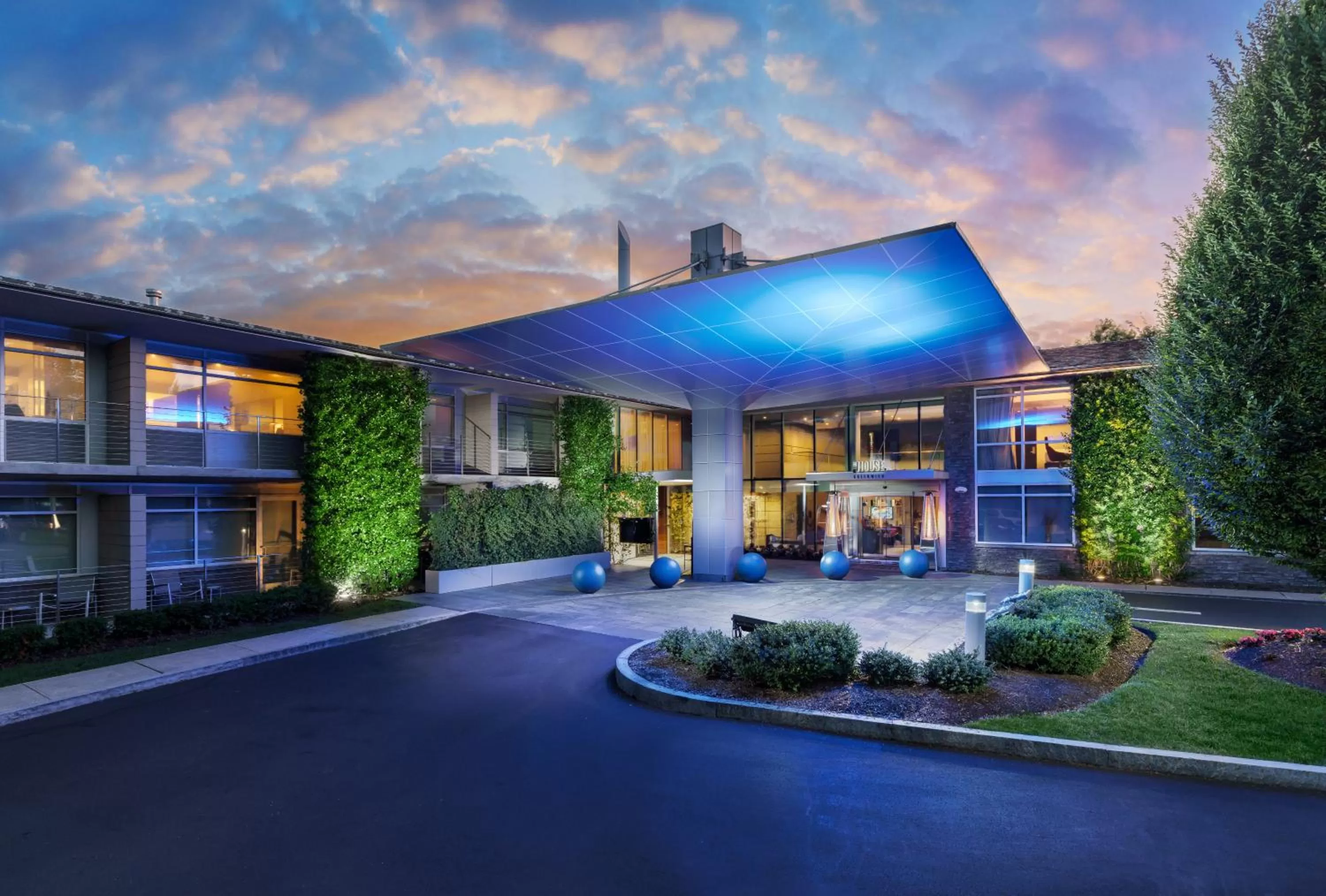 Facade/entrance in The J House Greenwich Hotel