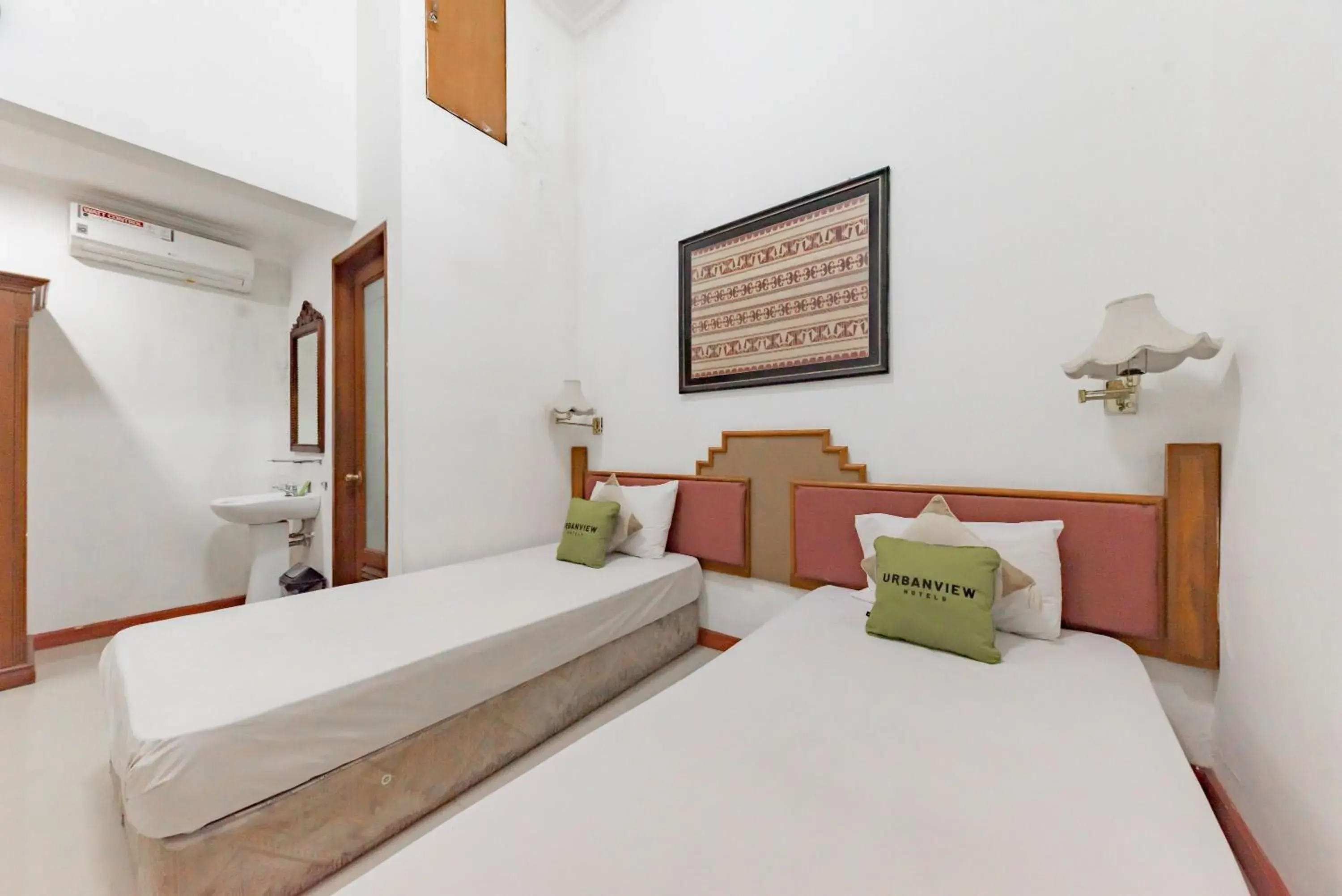 Deluxe Twin Room in Hotel O Bandung near Stadion Siliwangi formerly The Ethnic Hotel Bandung Deluxe Twin Room in Hotel O Bandung near Stadion Siliwangi formerly The Ethnic Hotel Bandung