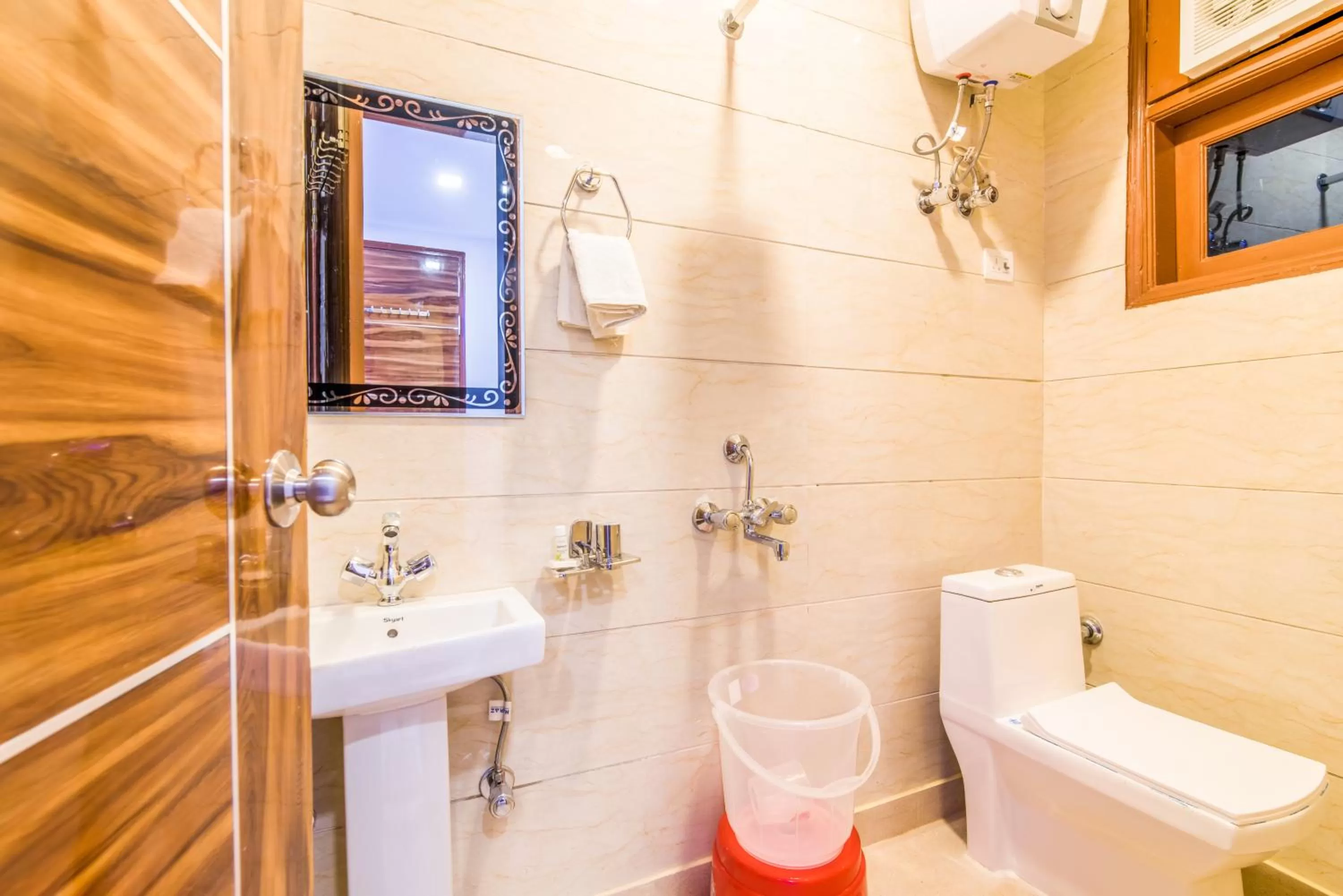 Shower in Hotel Festival Mahipalpur At Delhi Airport